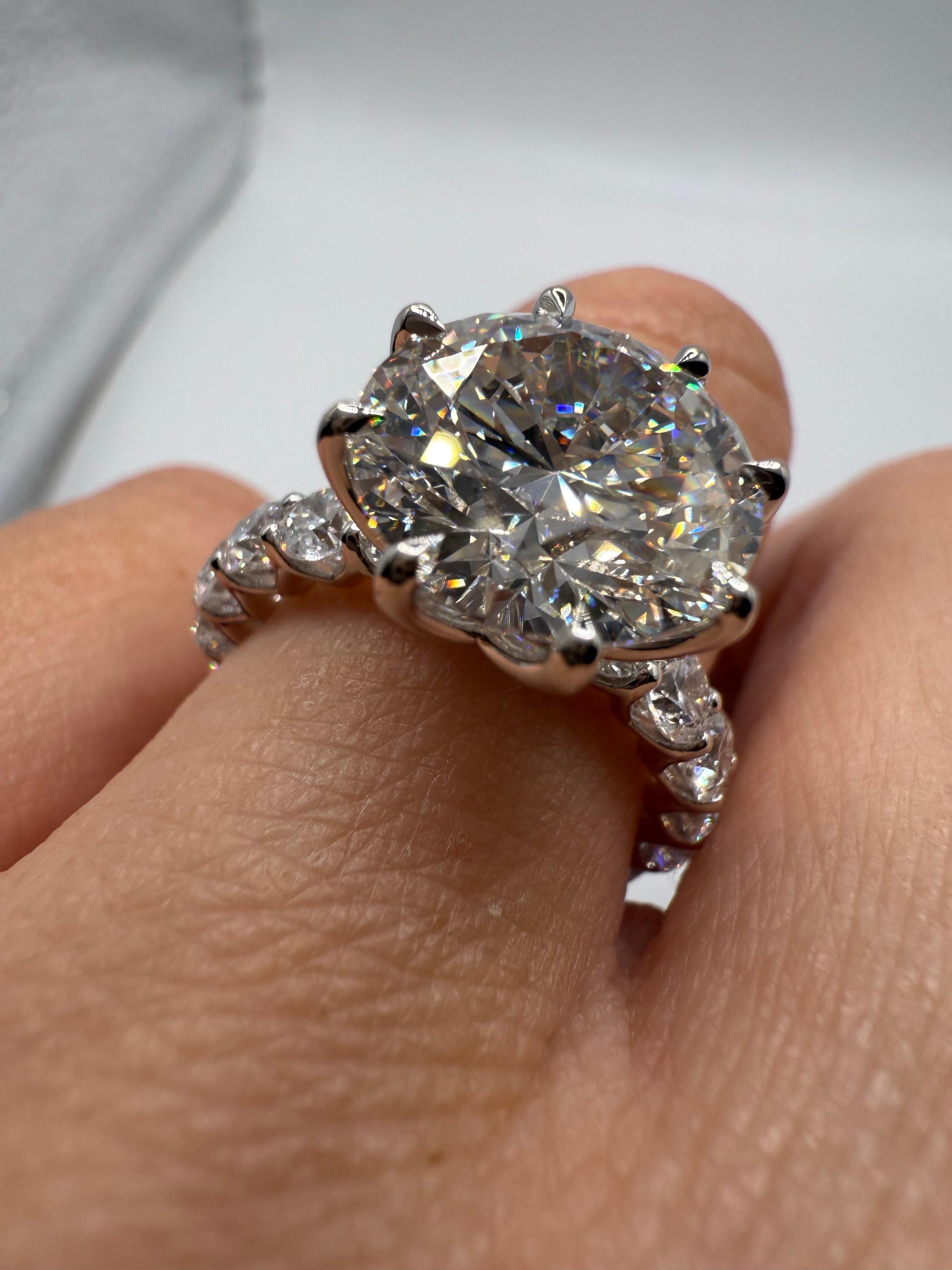 Taille brillant Bague de diamant 8ct Bague de fiançailles GIA en vente
