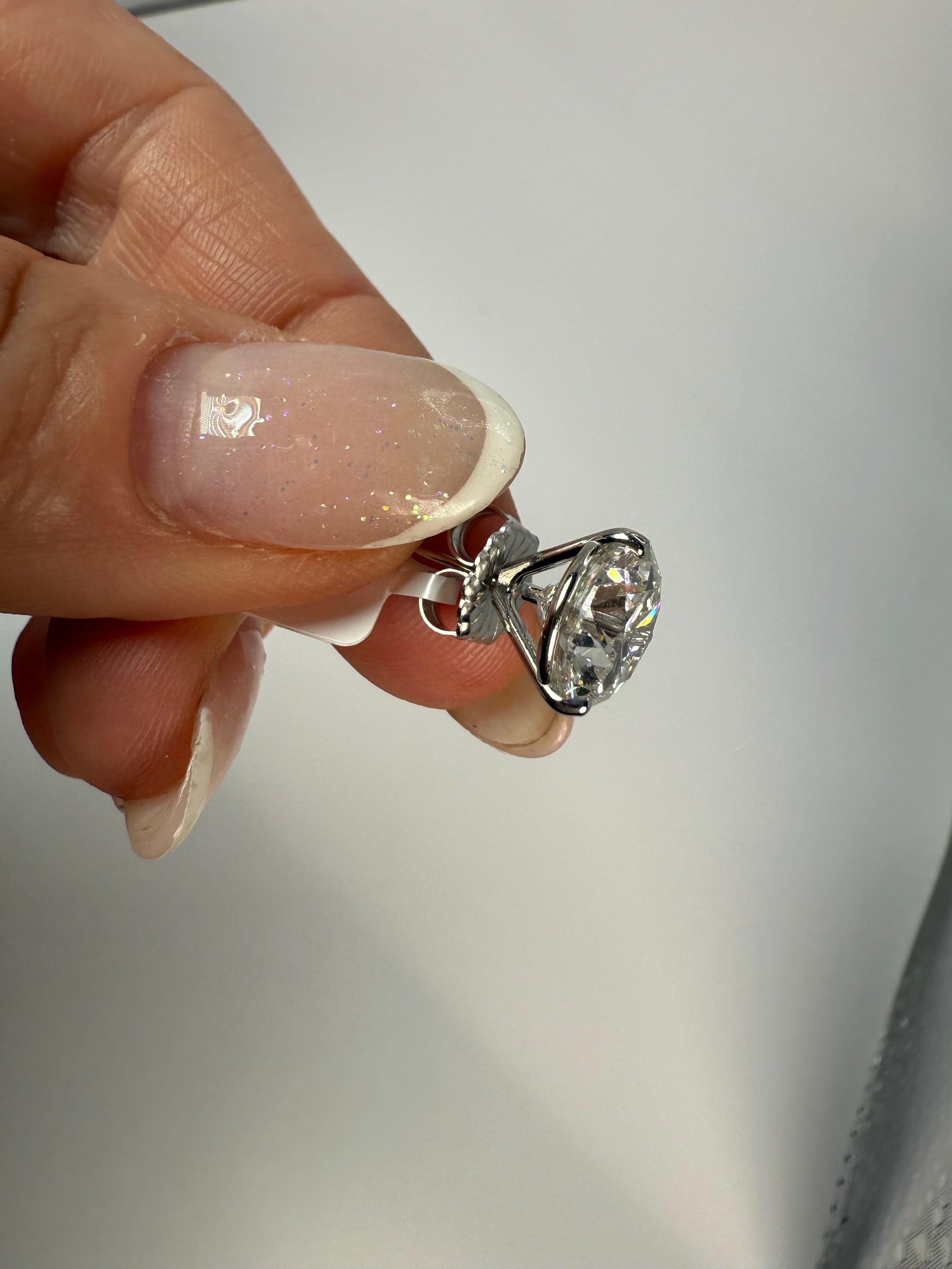 8ct Diamond studs GIA certified SI2 G diamond earrings 18KT white gold In New Condition For Sale In Jupiter, FL