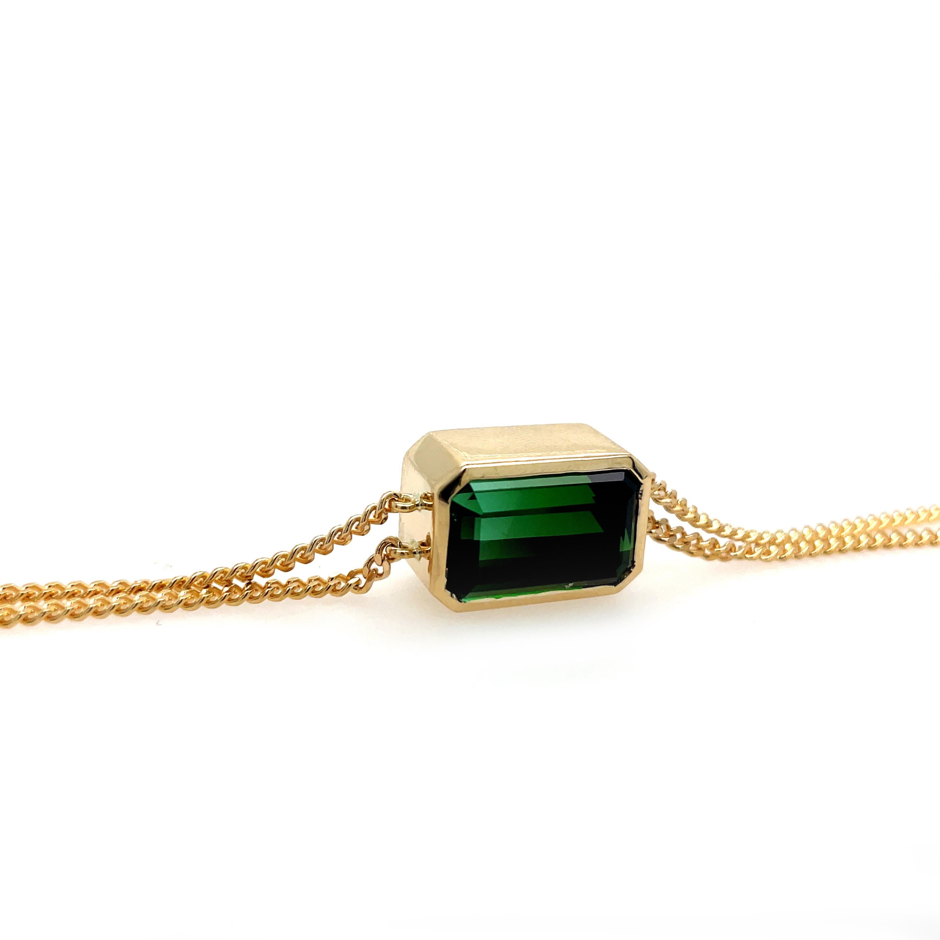 Bracelet à double chaîne en or jaune 18 carats avec tourmaline taille émeraude de 8 carats Unisexe en vente