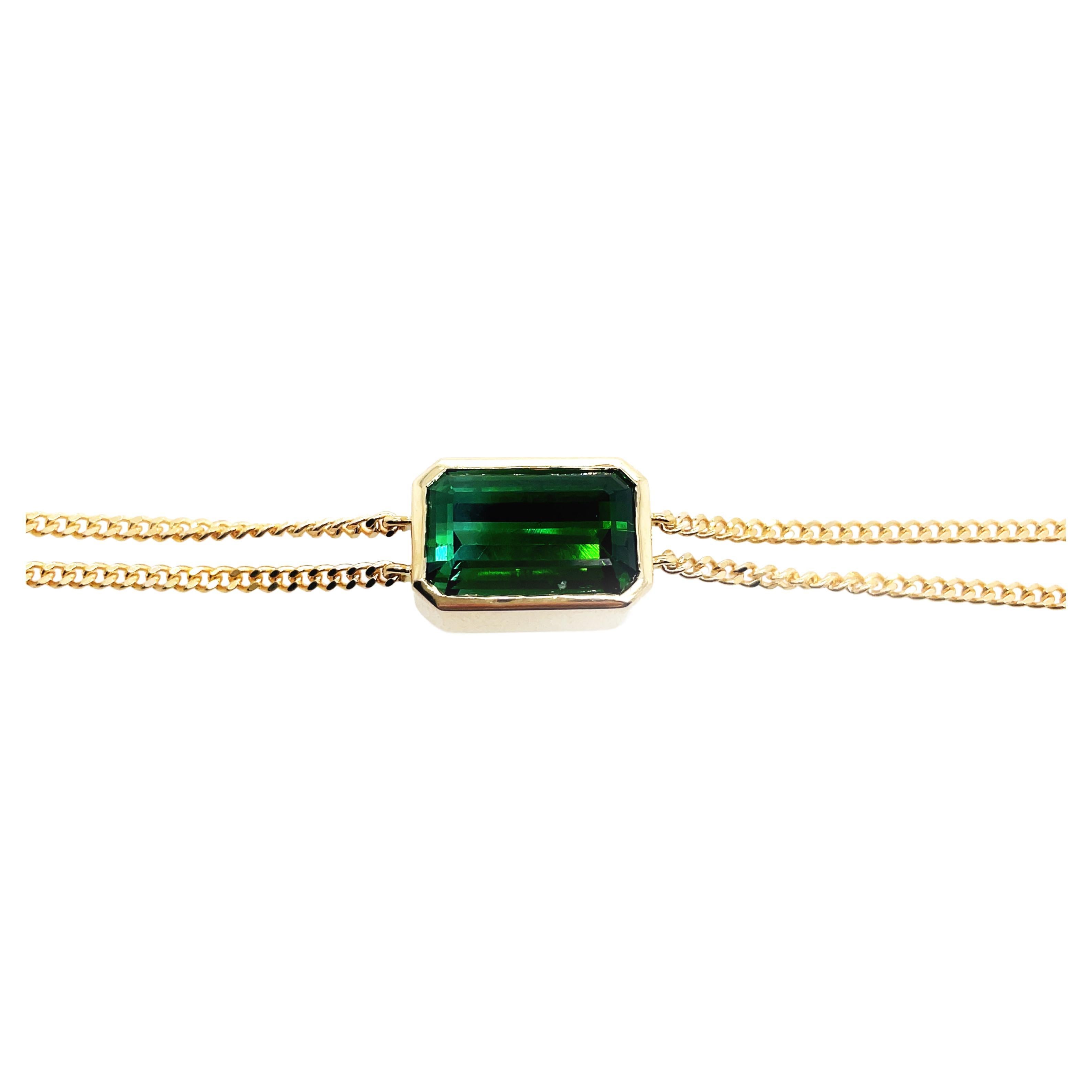 Bracelet à double chaîne en or jaune 18 carats avec tourmaline taille émeraude de 8 carats en vente
