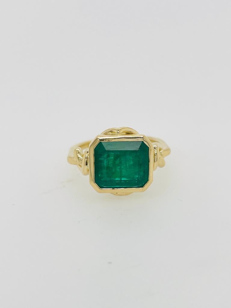 Custom made * 

Forget me knot style ring featuring a natural 8ct Natural emerald set in 18ct yellow gold

Made to order to your finger size contact our designer to hand select your emerald.
