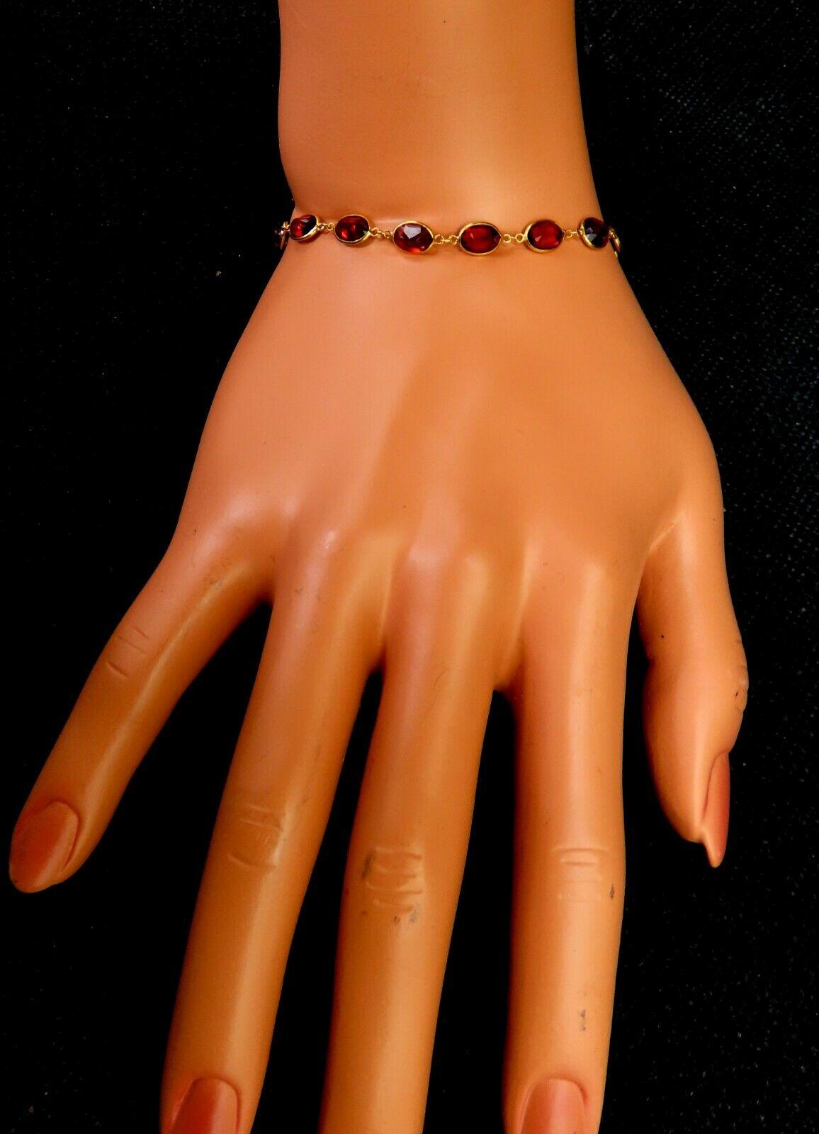 8,00ct. Granati Nature  bracciale.
Calibro 6 x 4 mm
Lunghezza 7 pollici.
Oro giallo 14kt. 
4 grammi.