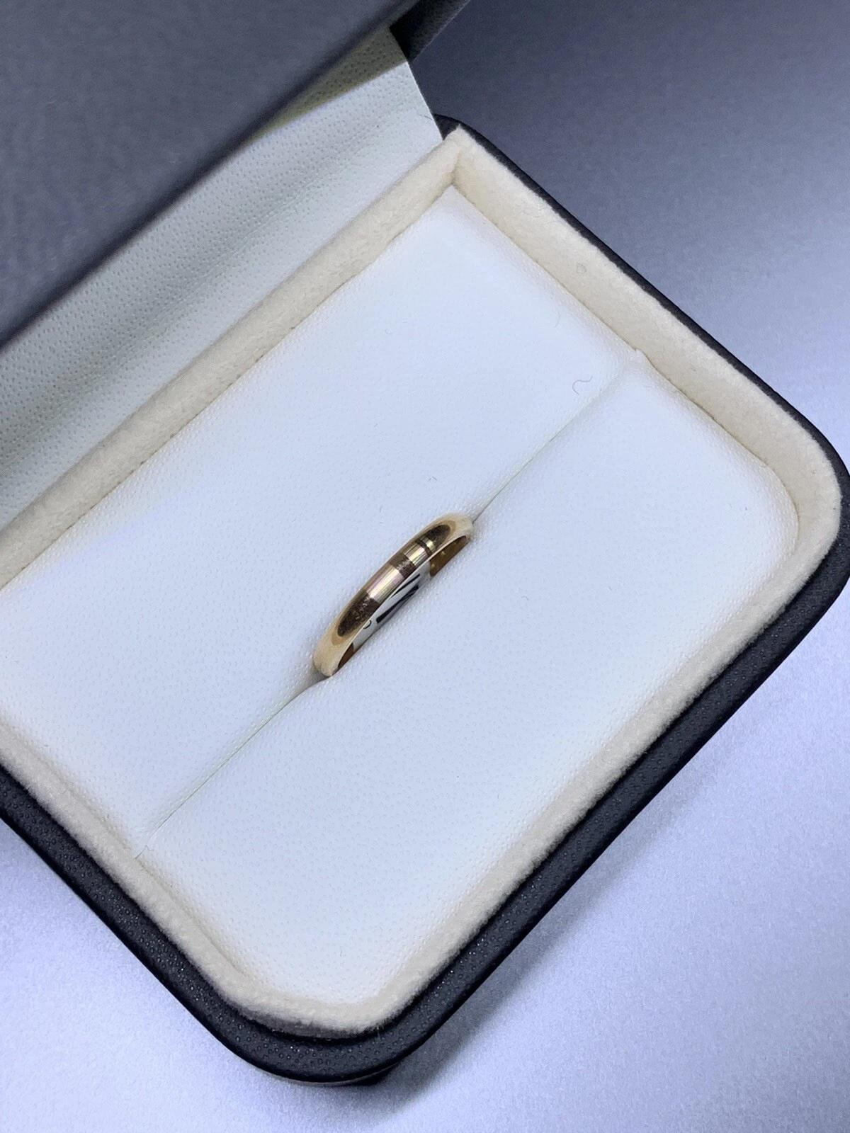 Women's or Men's 8ct Pink rose gold plain wedding band unisex. For Sale