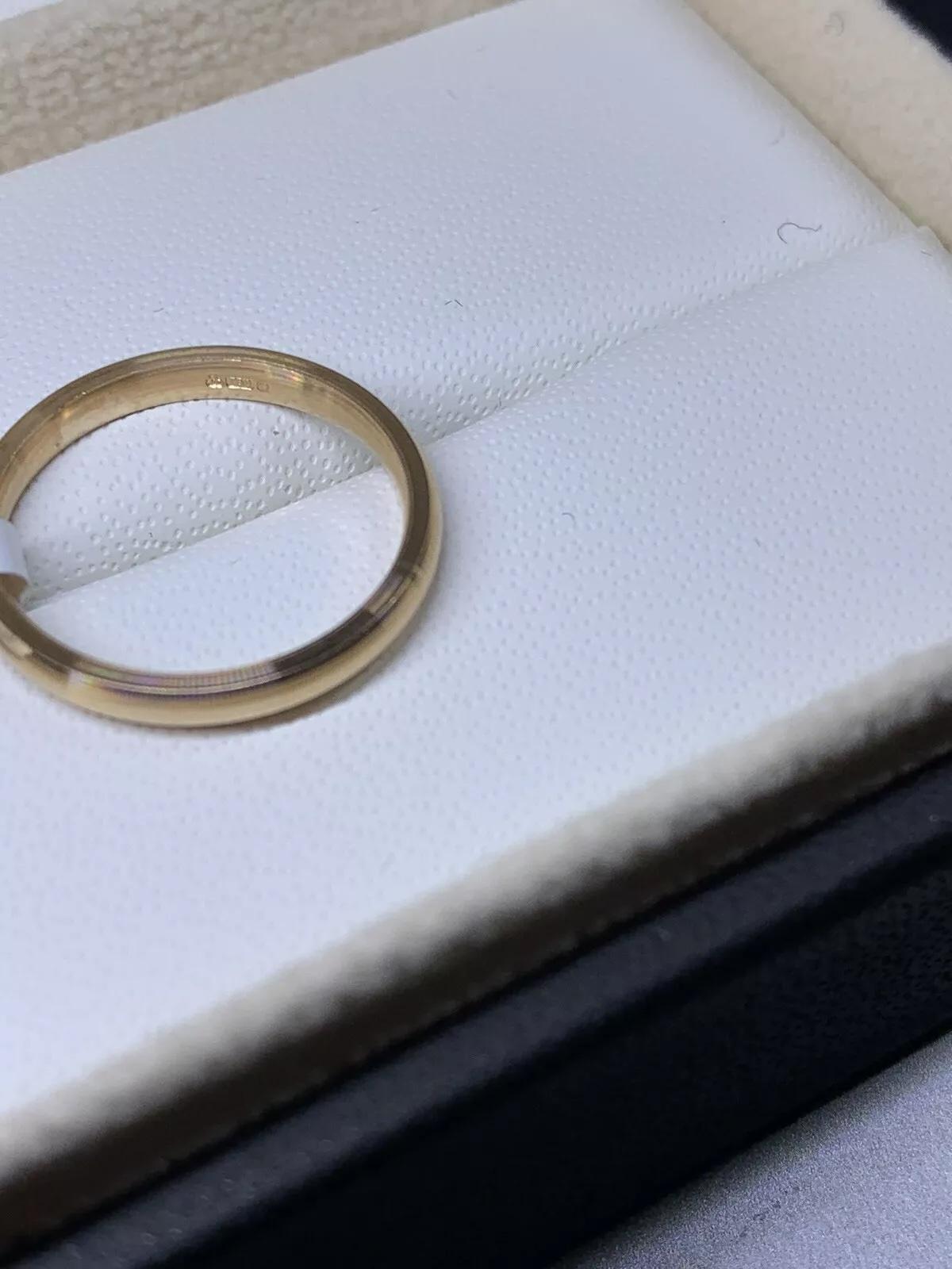 8ct Pink rose gold plain wedding band unisex. For Sale 1