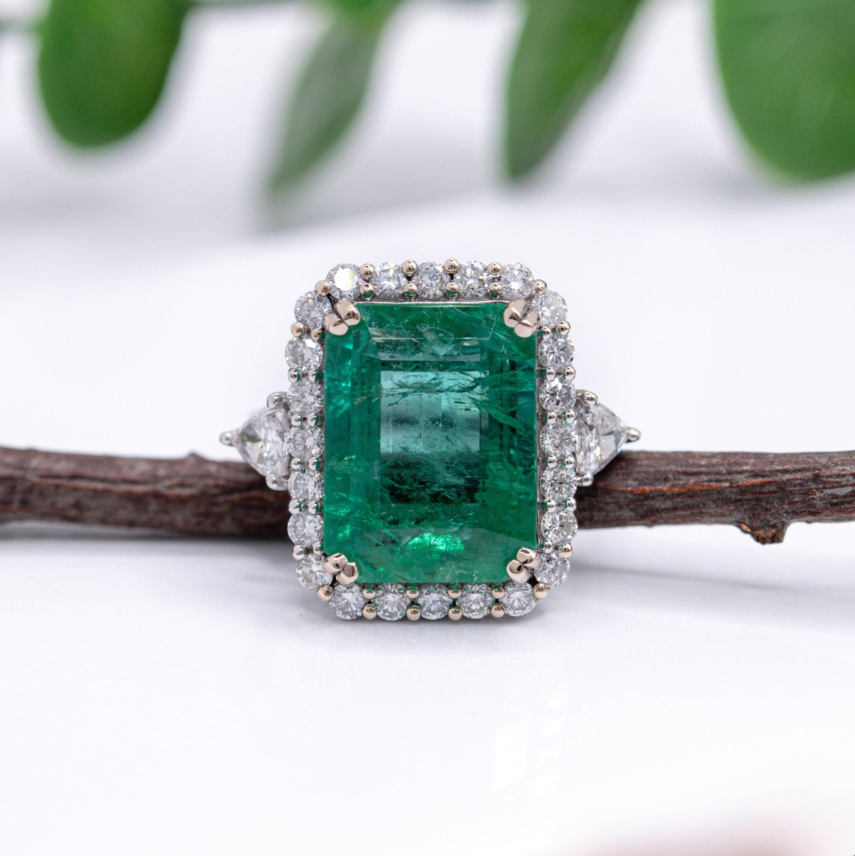 Women's 8ct Stunning Emerald Ring w Earth Mined Diamond in Solid 14K Gold EM 15x12mm For Sale