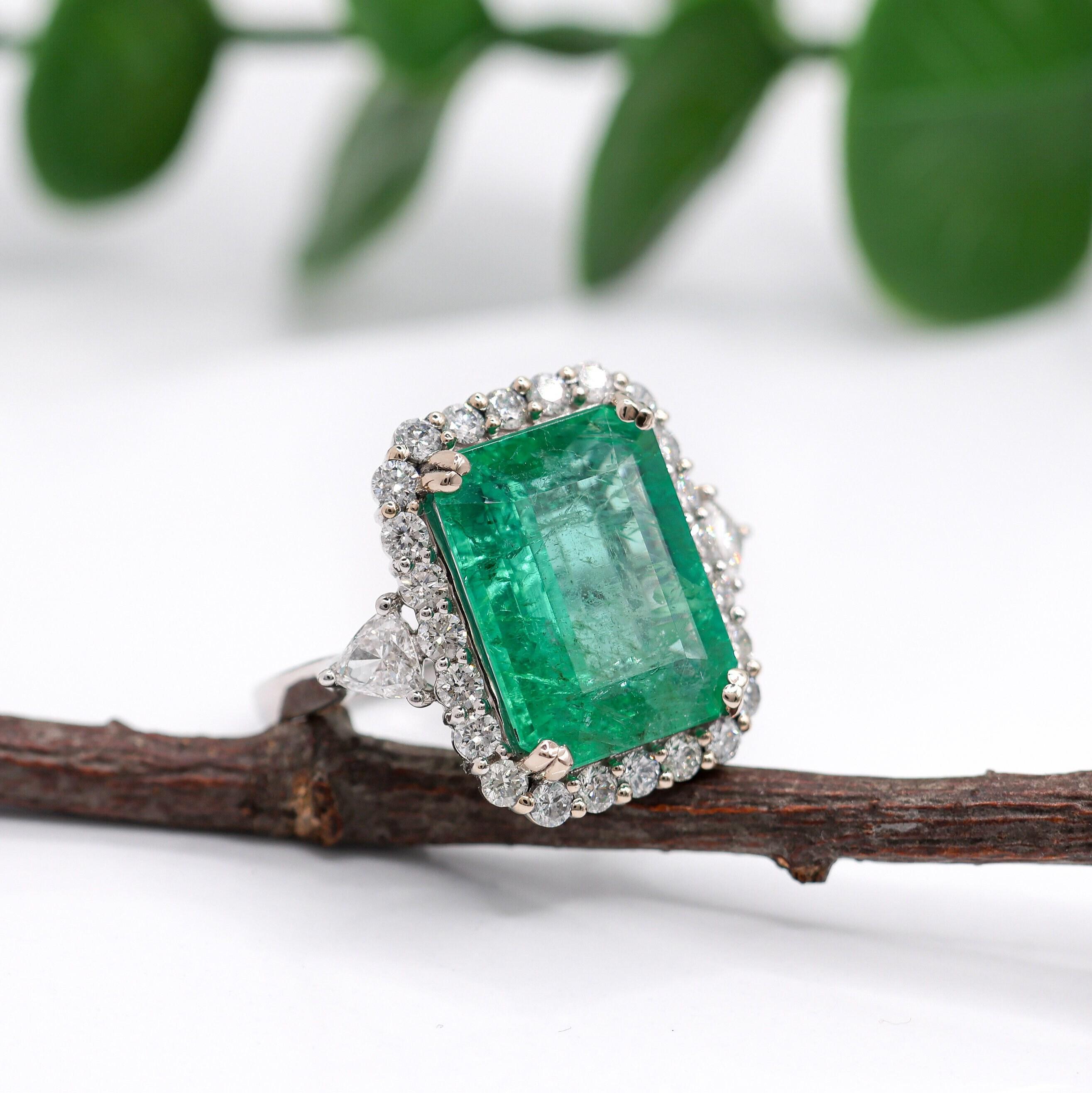 8ct Stunning Emerald Ring w Earth Mined Diamond in Solid 14K Gold EM 15x12mm For Sale 3