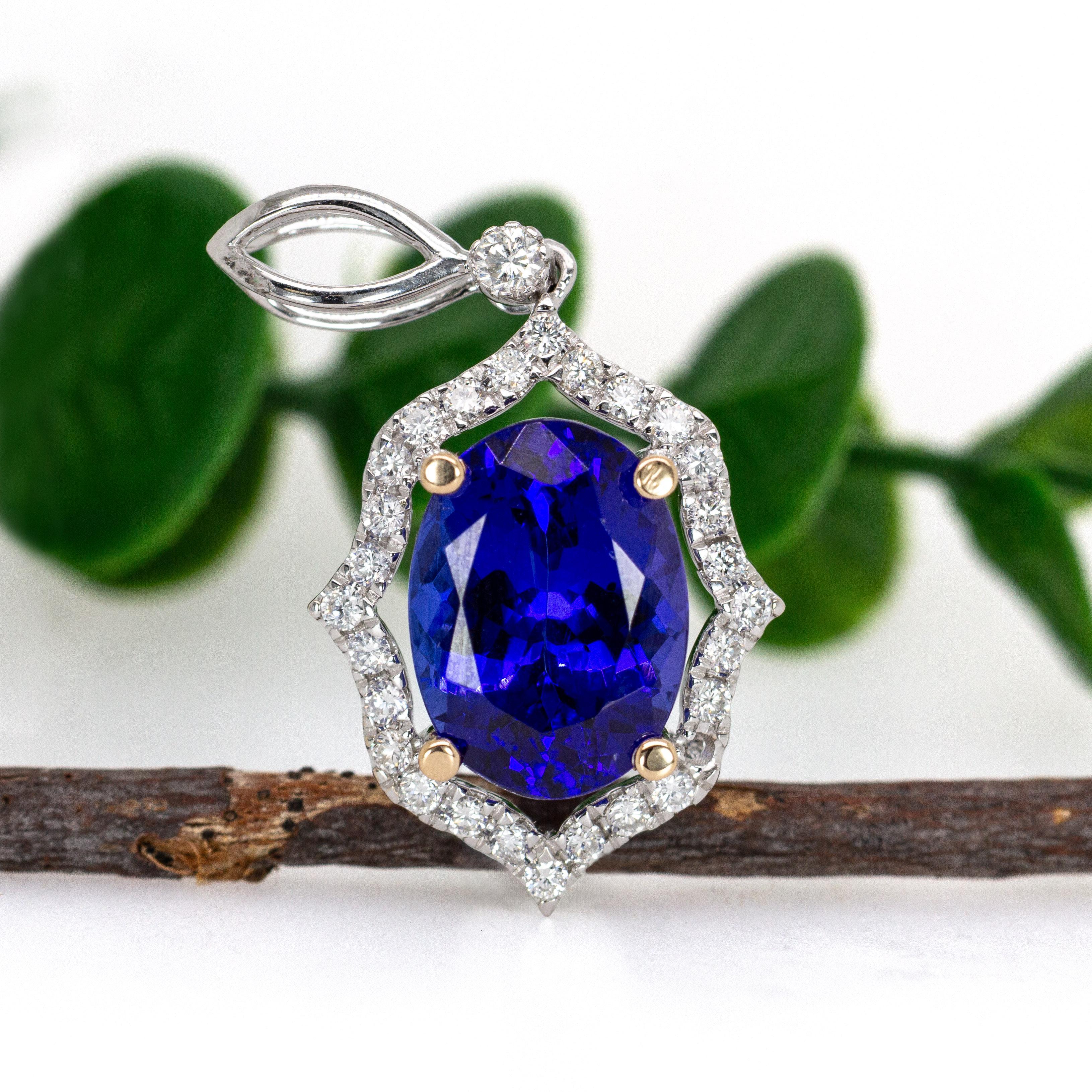 Art Deco 8cts Tanzanite Pendant w Natural Diamond Accents in 14K Solid Gold  OV 14x10mm For Sale