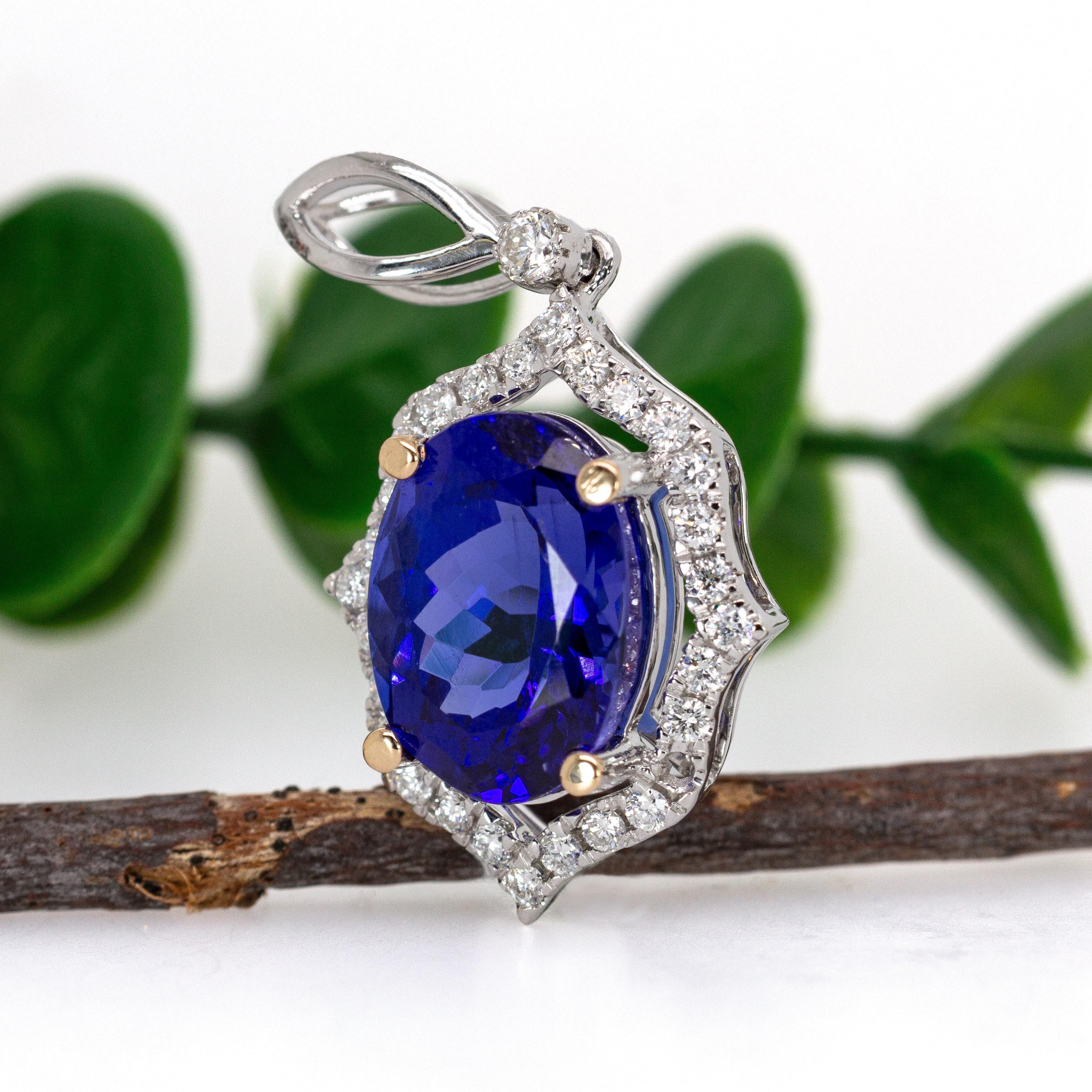 Oval Cut 8cts Tanzanite Pendant w Natural Diamond Accents in 14K Solid Gold  OV 14x10mm For Sale