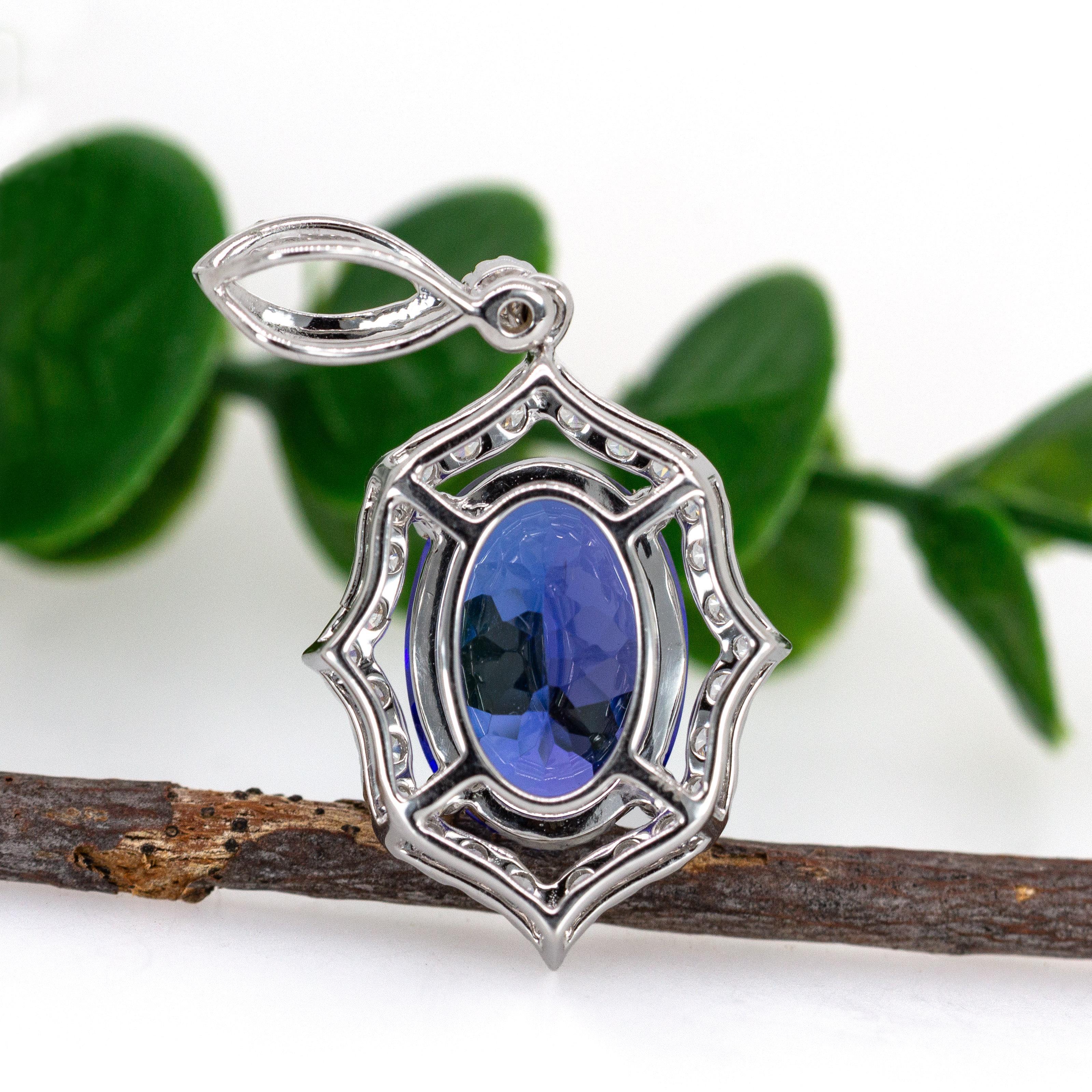8cts Tanzanite Pendant w Natural Diamond Accents in 14K Solid Gold  OV 14x10mm In New Condition For Sale In Columbus, OH