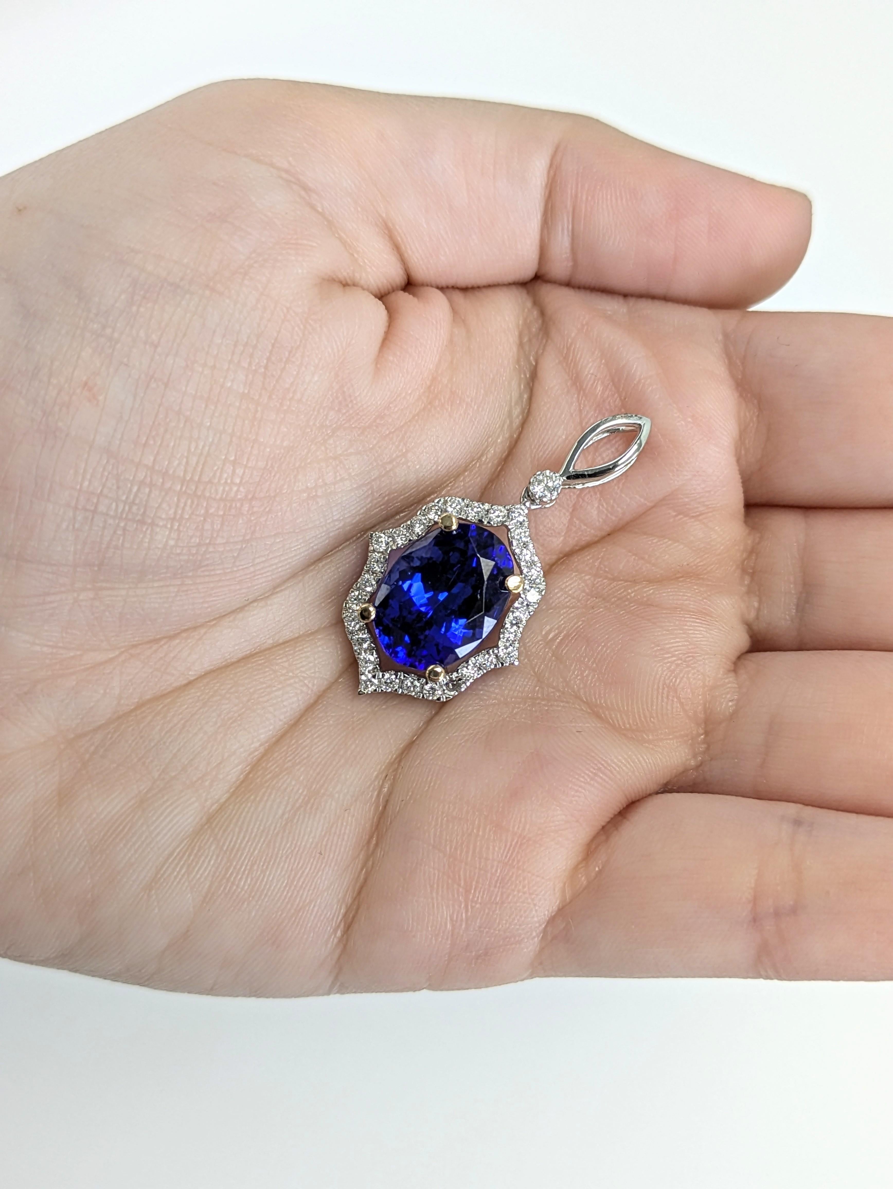 Women's 8cts Tanzanite Pendant w Natural Diamond Accents in 14K Solid Gold  OV 14x10mm For Sale