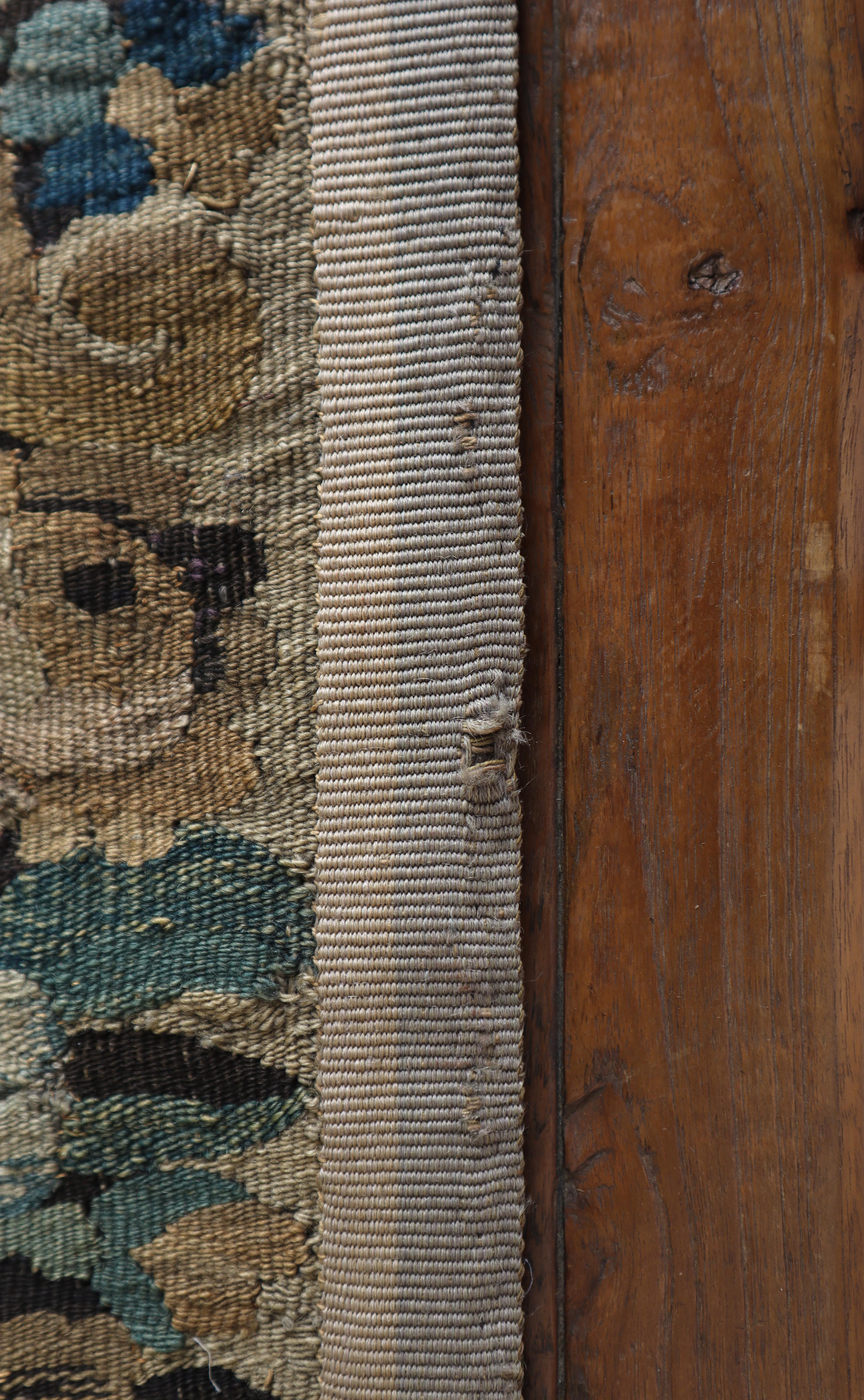 8ft 18th Century Hand Woven Aubusson Verdure Tapestry (Tapisserie d'Aubusson tissée à la main) en vente 7