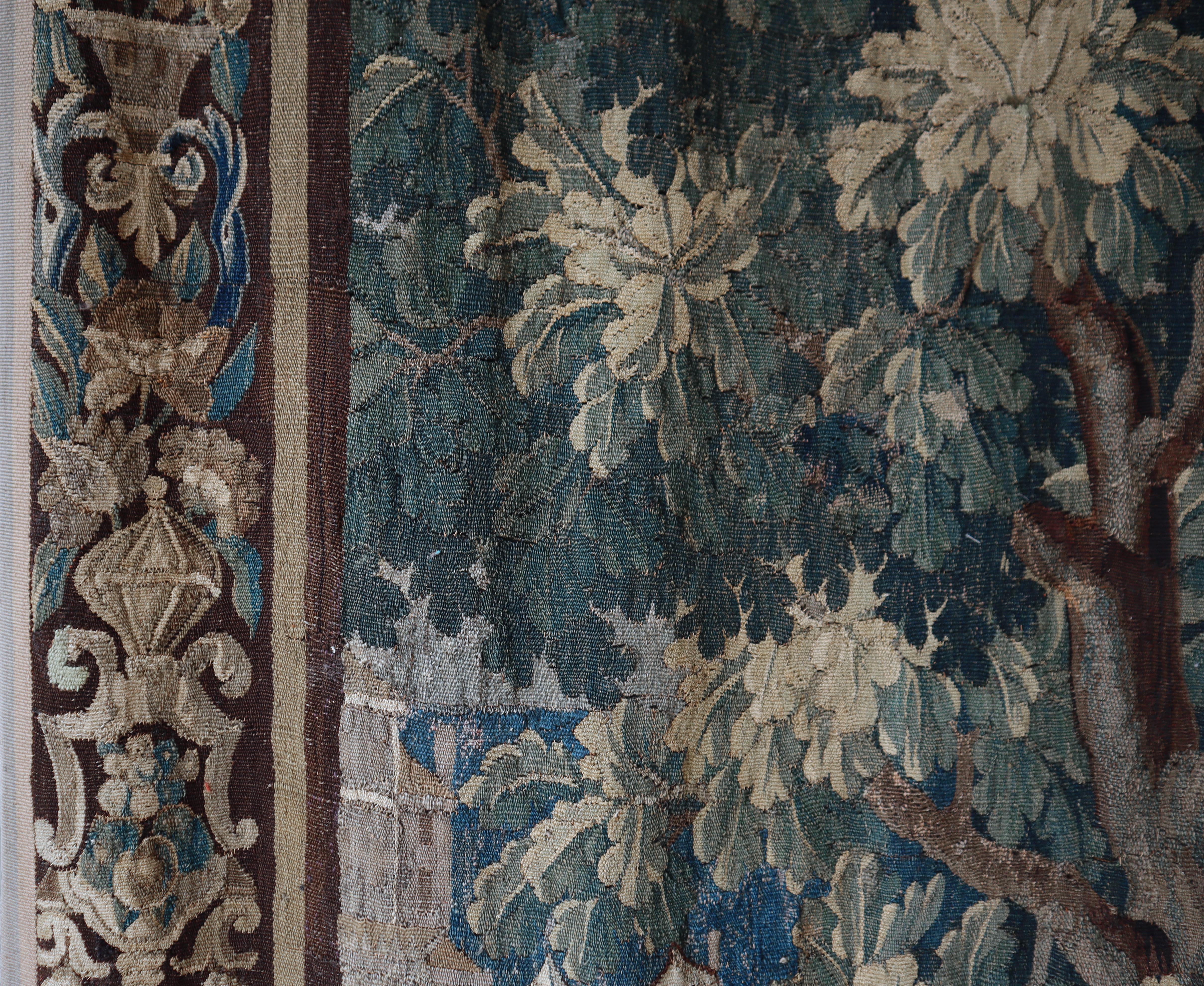 Laine 8ft 18th Century Hand Woven Aubusson Verdure Tapestry (Tapisserie d'Aubusson tissée à la main) en vente