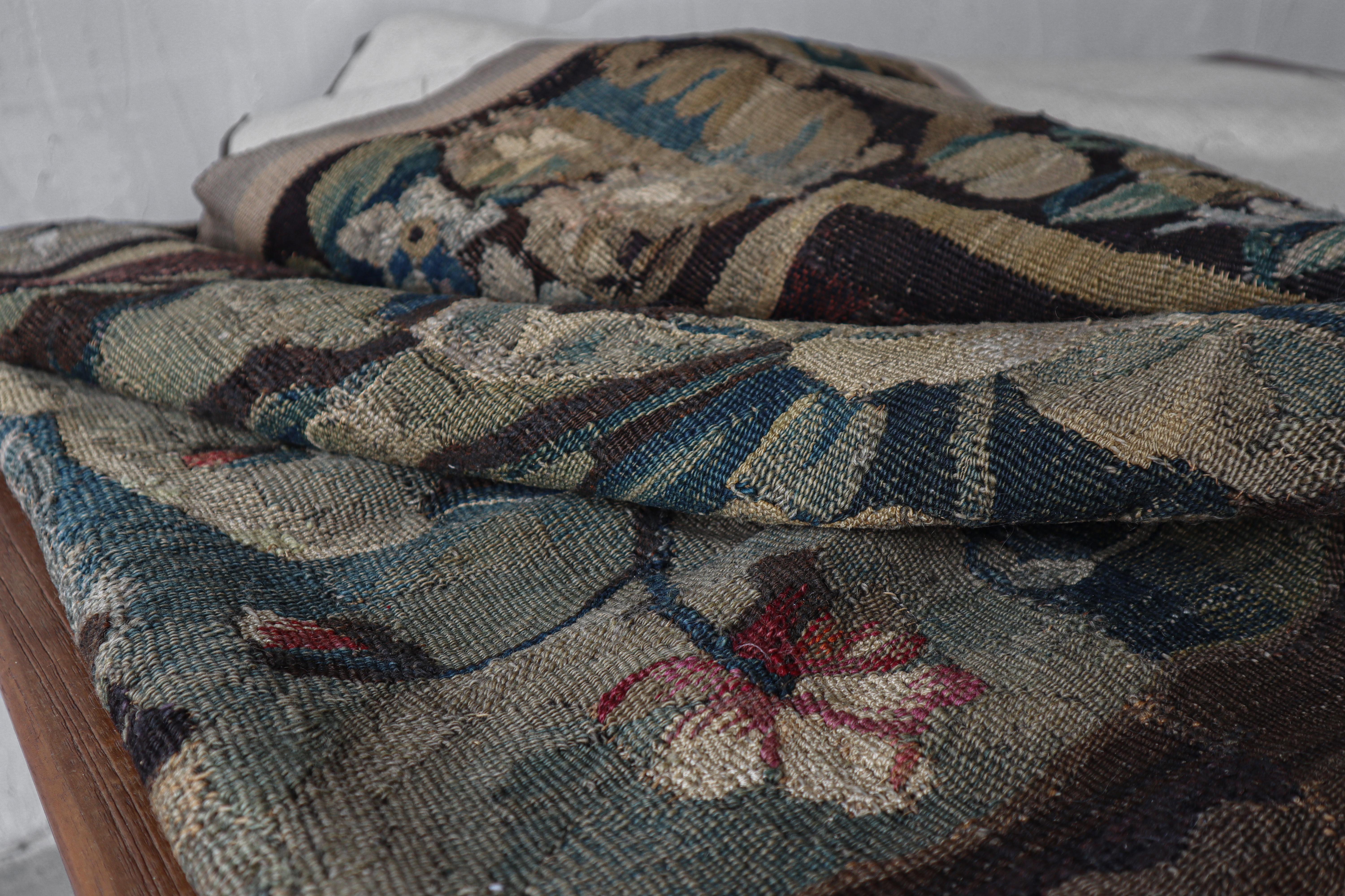 8ft 18th Century Hand Woven Aubusson Verdure Tapestry (Tapisserie d'Aubusson tissée à la main) en vente 3