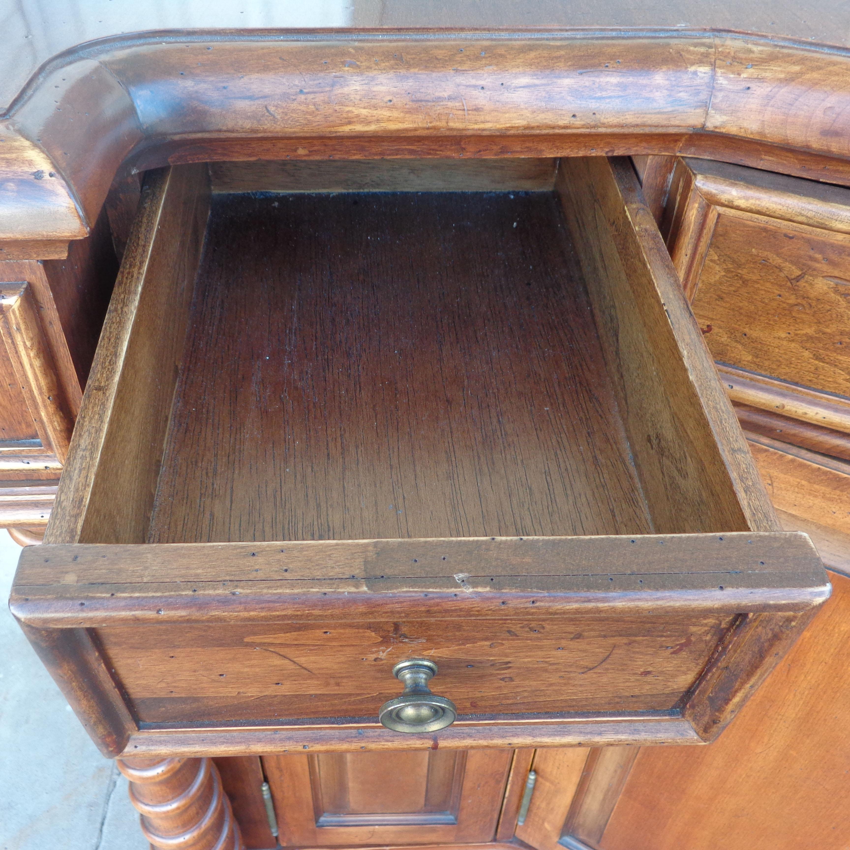 Carved English Style Sideboard Server Buffet In Good Condition For Sale In Pasadena, TX