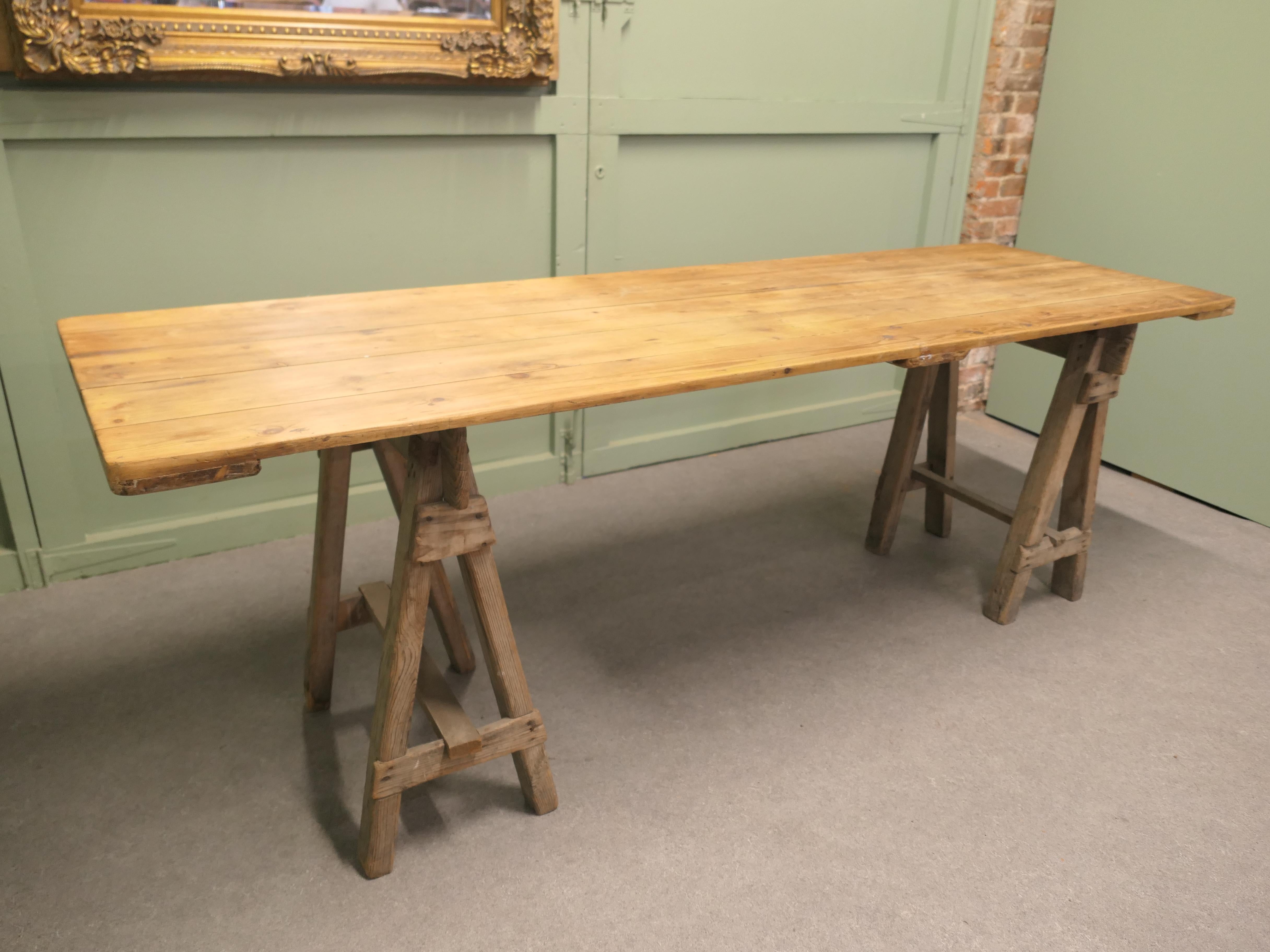 Table de récolte en orme de 8 pieds du sud-ouest de la France, dîner de Noël, pique-nique, barbecue Bon état - En vente à Godshill, Isle of Wight