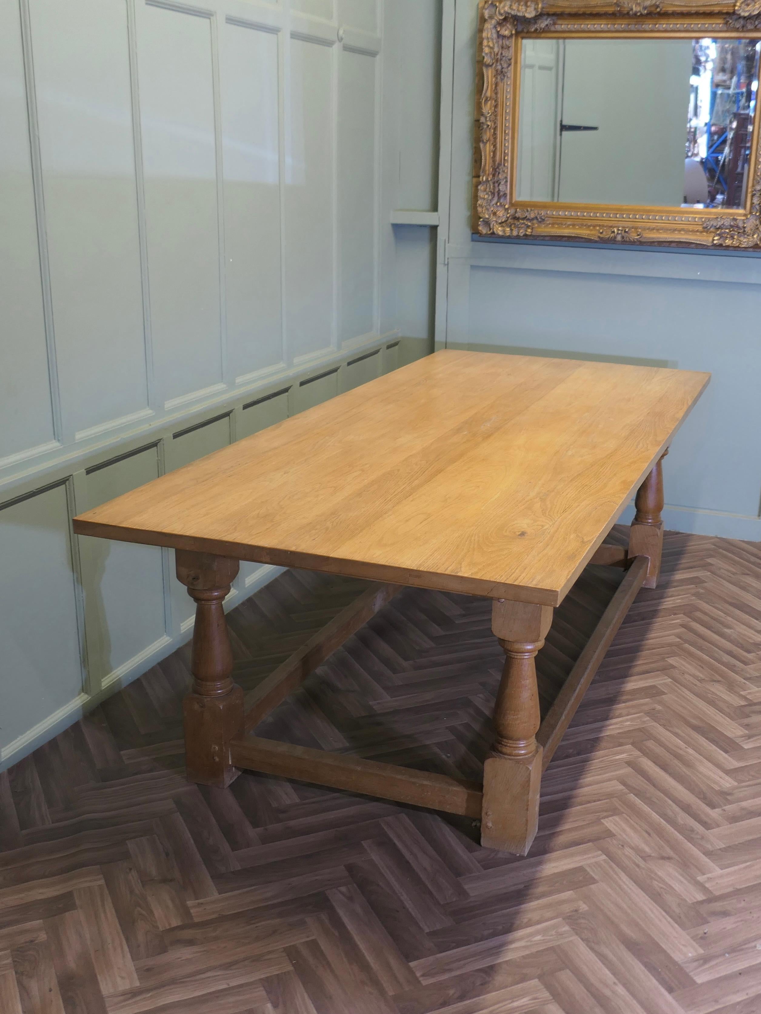 Mesa de comedor de roble dorado y fresno de 2 metros de largo en venta 4