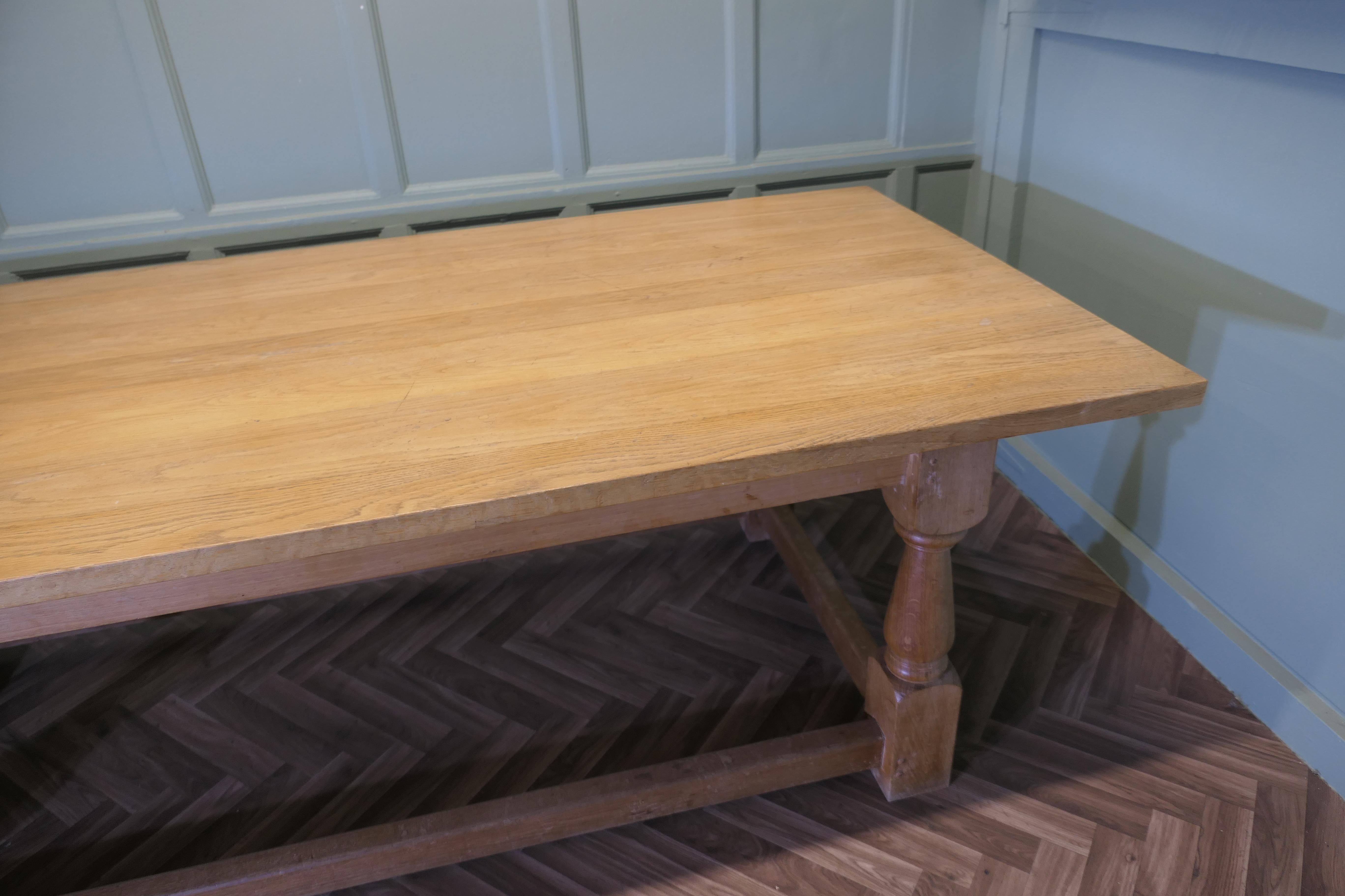 Mesa de comedor de roble dorado y fresno de 2 metros de largo siglo XX en venta