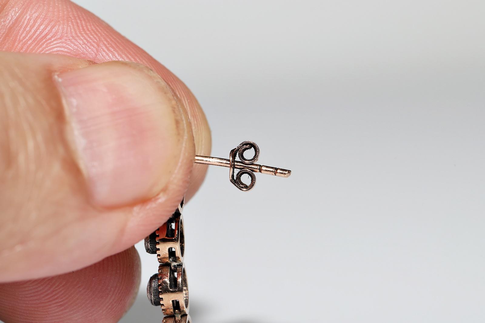 Boucle d'oreille pendante en or 8k ornée de diamants naturels taillés en rose en vente 2