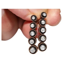 Pendiente gota decorado con diamantes talla rosa natural de oro de 8k