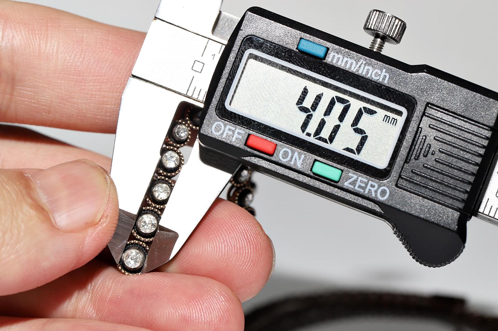 Collar decorado con diamantes talla rosa natural de oro de 8k en venta 10