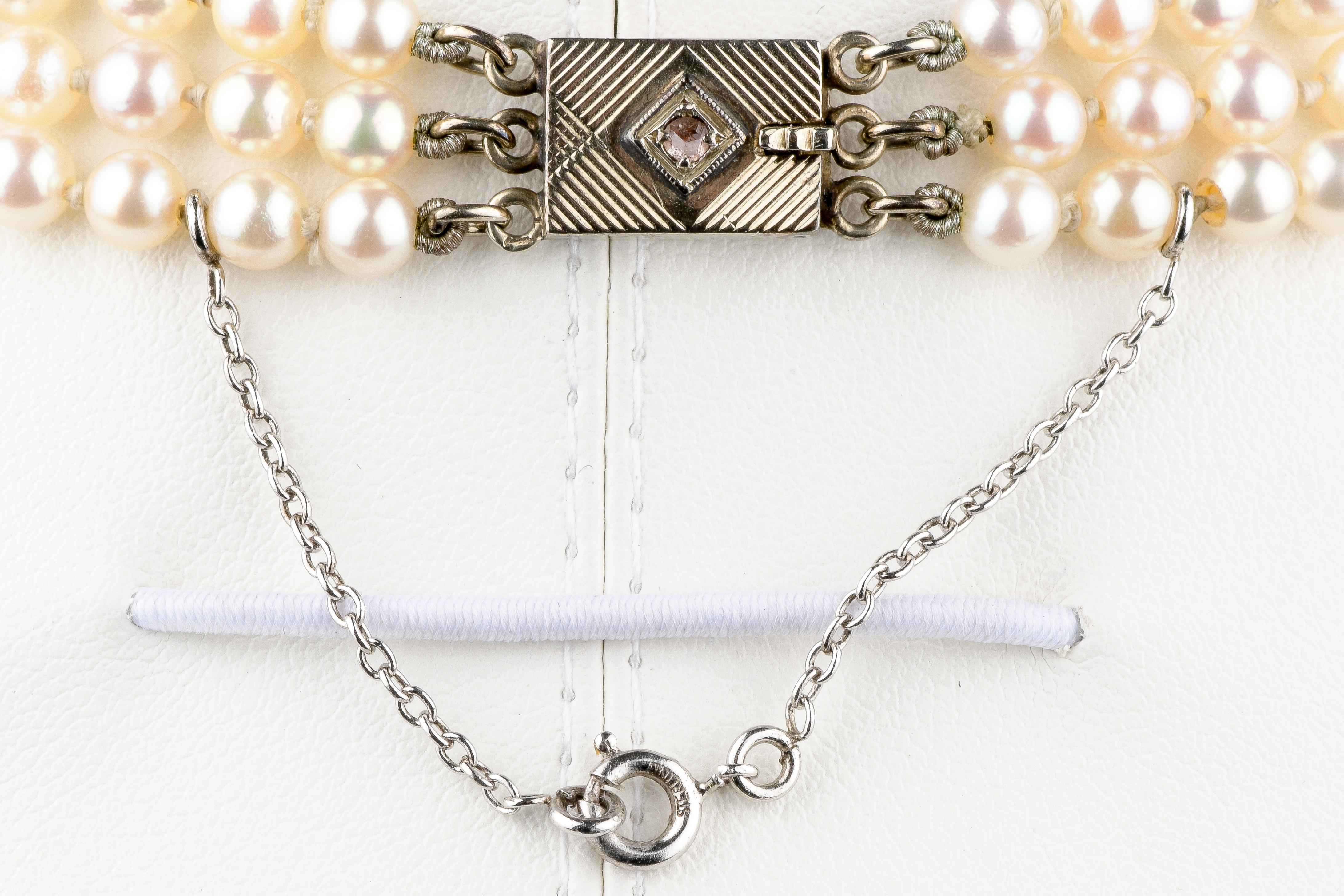 Halskette aus 8 Karat Weißgold, entworfen mit Perlen und Diamanten Damen im Angebot