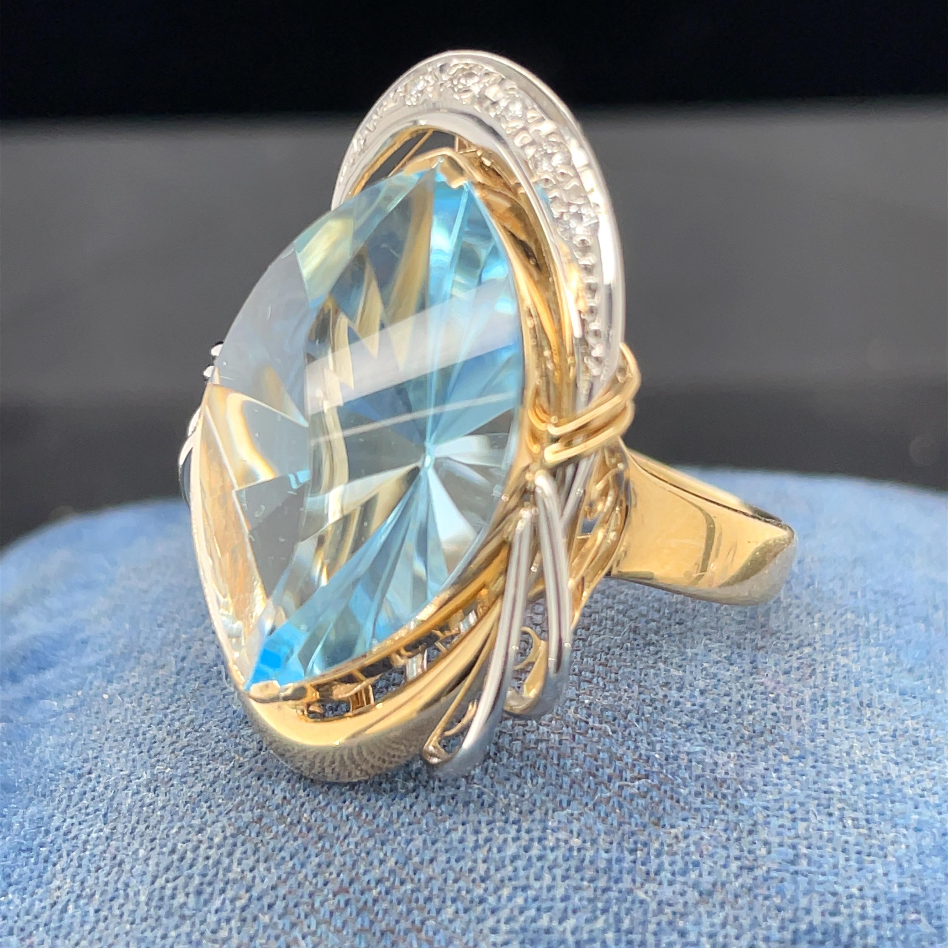 Bague en or jaune 8 carats et platine avec aigue-marine 14,50 carats et diamants Excellent état - En vente à Hicksville, NY
