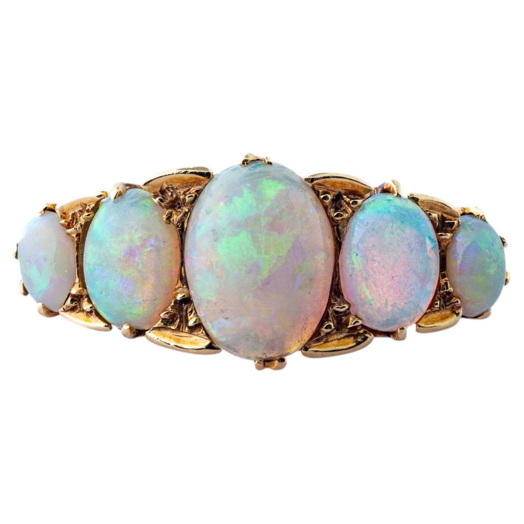 !8kt Fünf Stein Radiant Opal Ring
