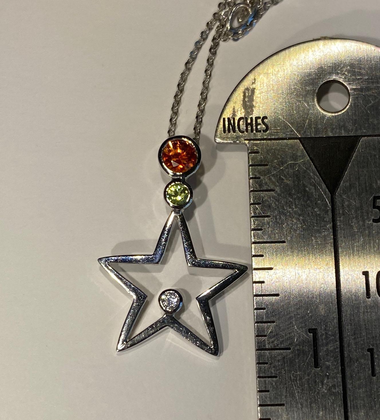 18kt White Gold Star Diamond Pendant For Sale 4