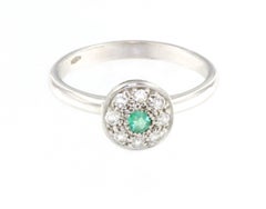 !8Kt White Gold with White Diamonds and Emerald Ring