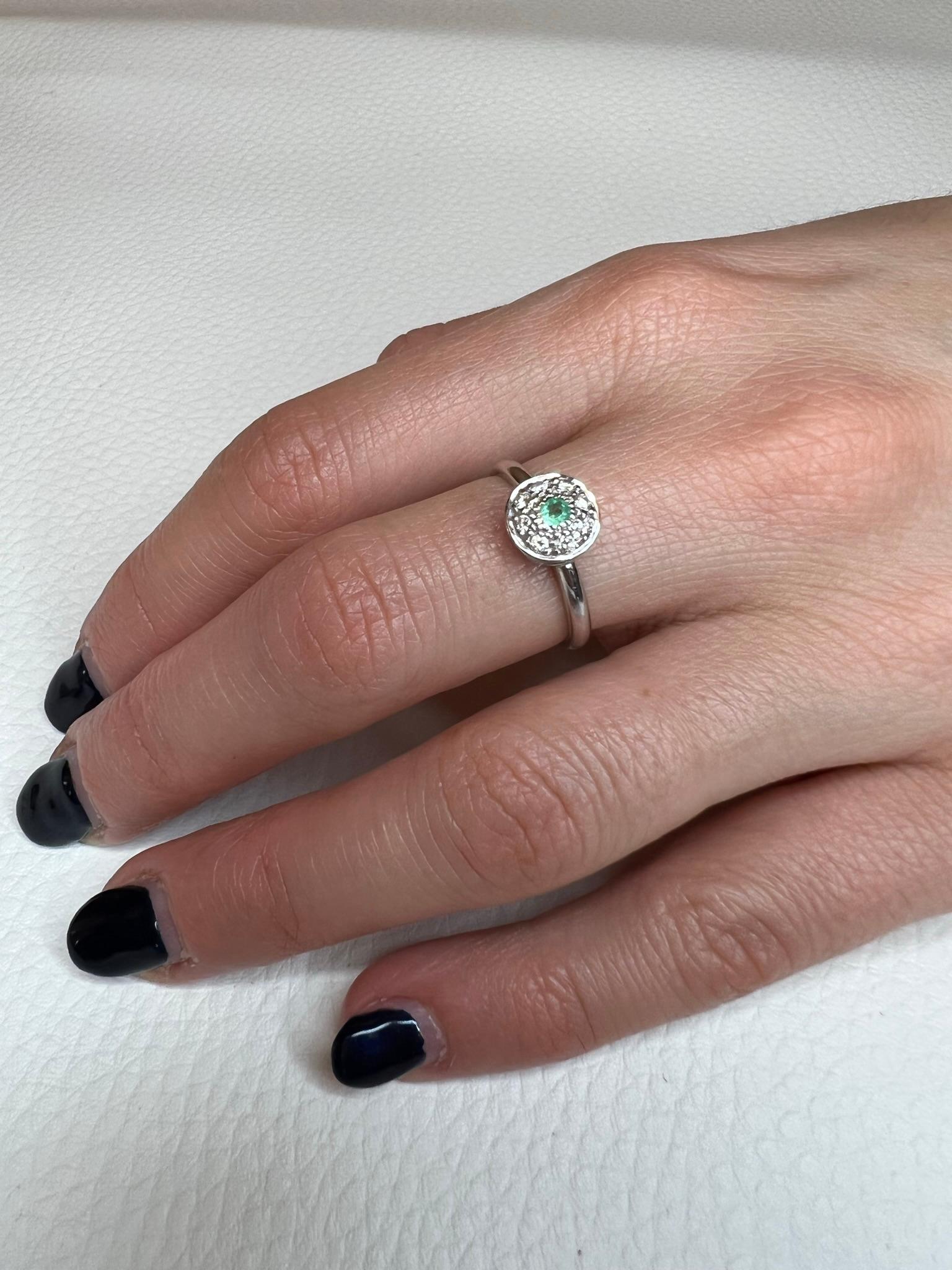 Modern !8Kt White Gold with White Diamonds and Emerald Ring For Sale