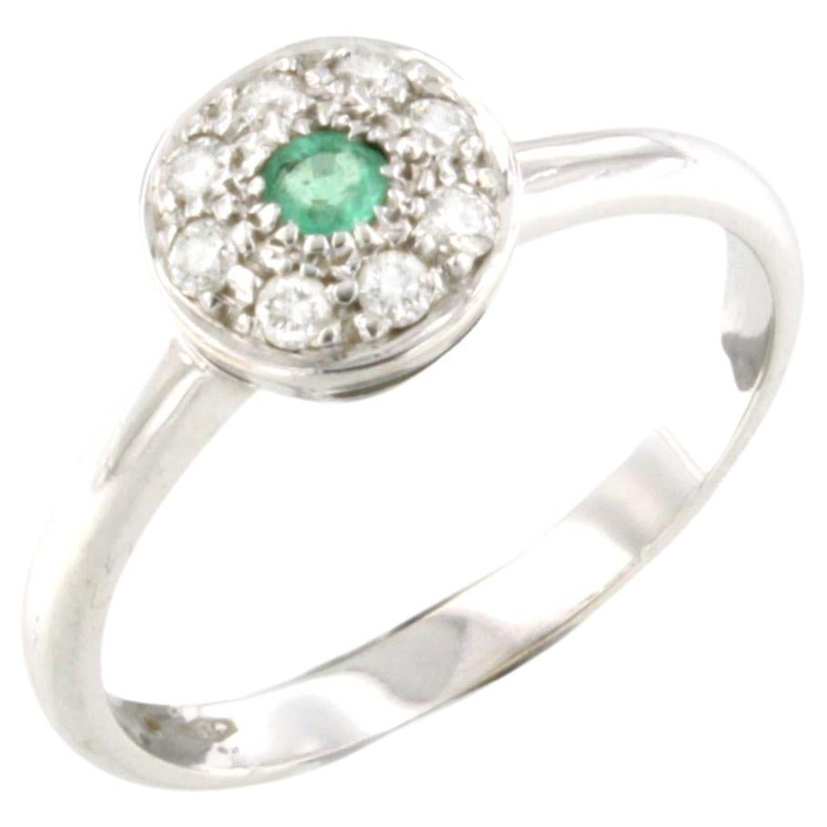 !8Kt White Gold with White Diamonds and Emerald Ring For Sale