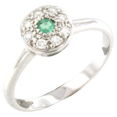 !8Kt White Gold with White Diamonds and Emerald Ring