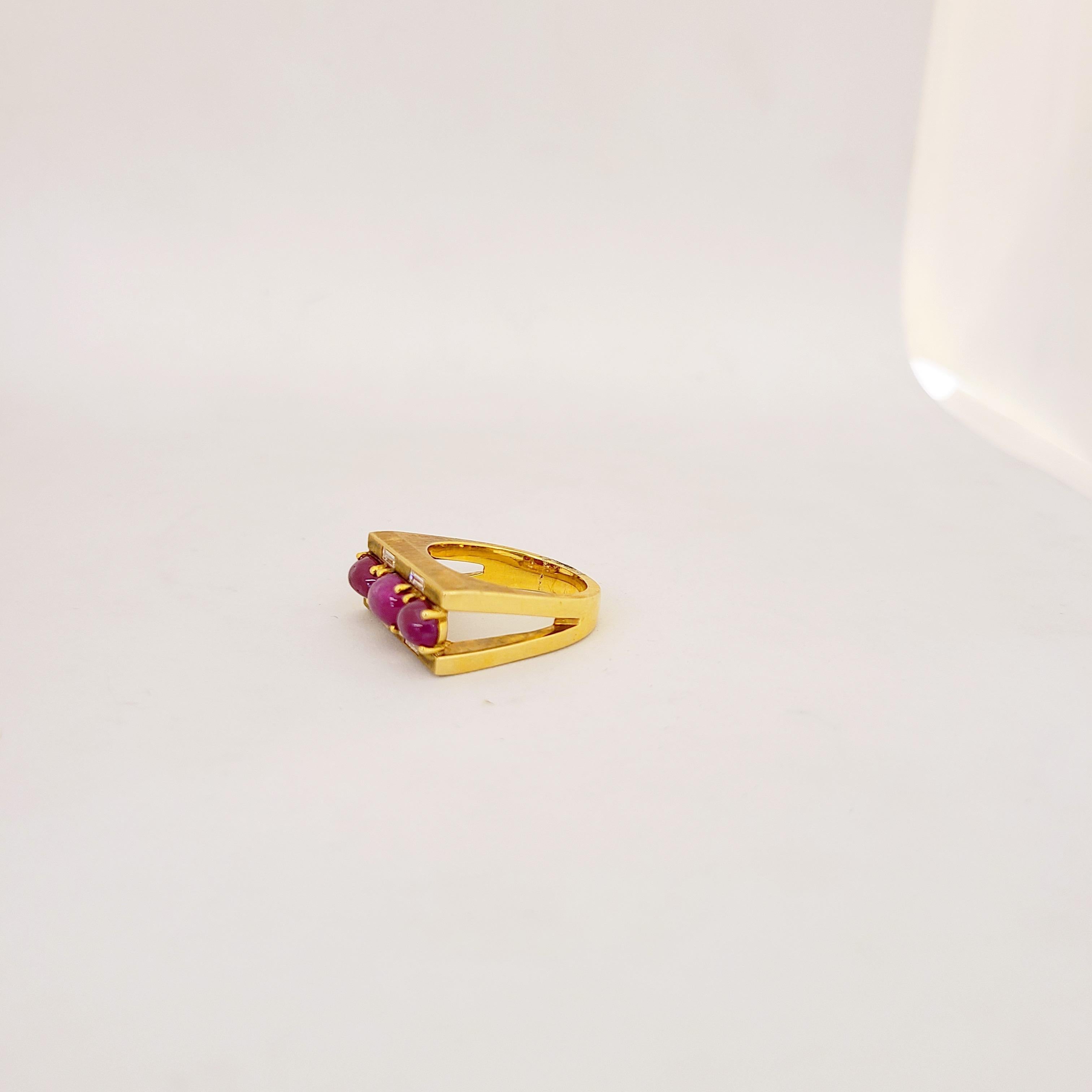 18 Karat Yellow Gold 3.80 Carat Cabochon Ruby and Baguette Diamond Ring In New Condition For Sale In New York, NY