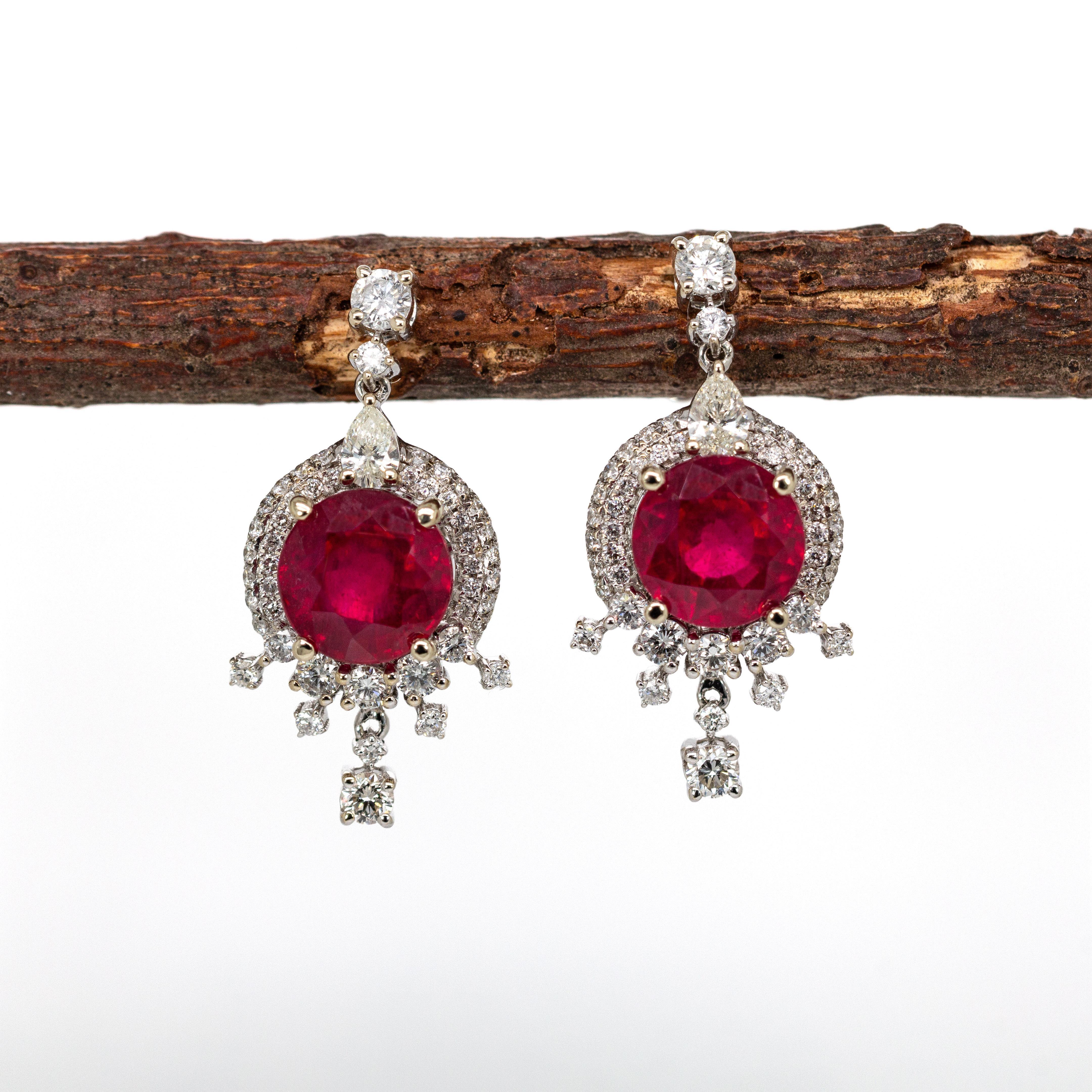 Art déco Boucles d'oreilles pendantes en or massif 14K avec rubis de Madagascar et diamants naturels (8mm, 5.6cts) en vente