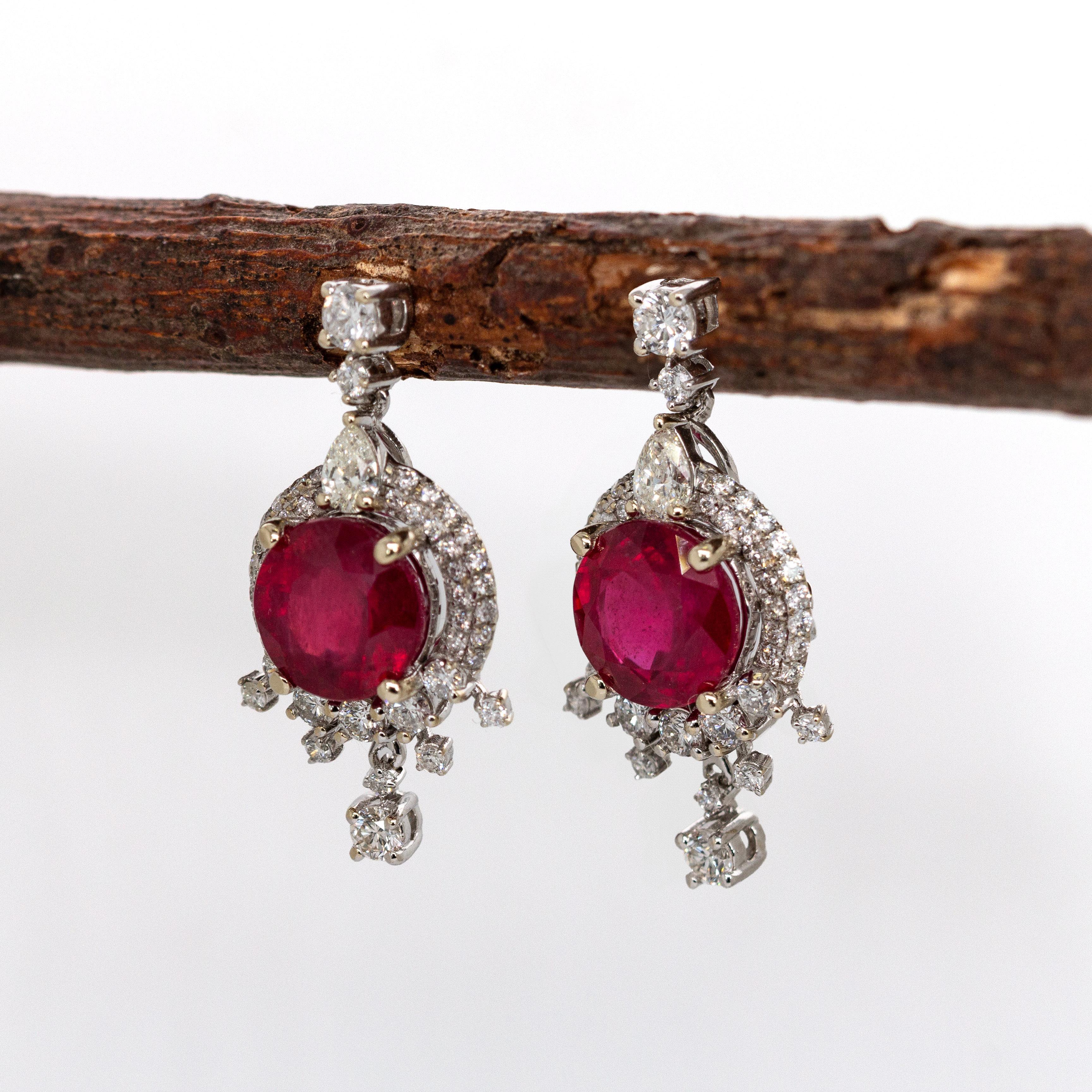 Taille ronde Boucles d'oreilles pendantes en or massif 14K avec rubis de Madagascar et diamants naturels (8mm, 5.6cts) en vente