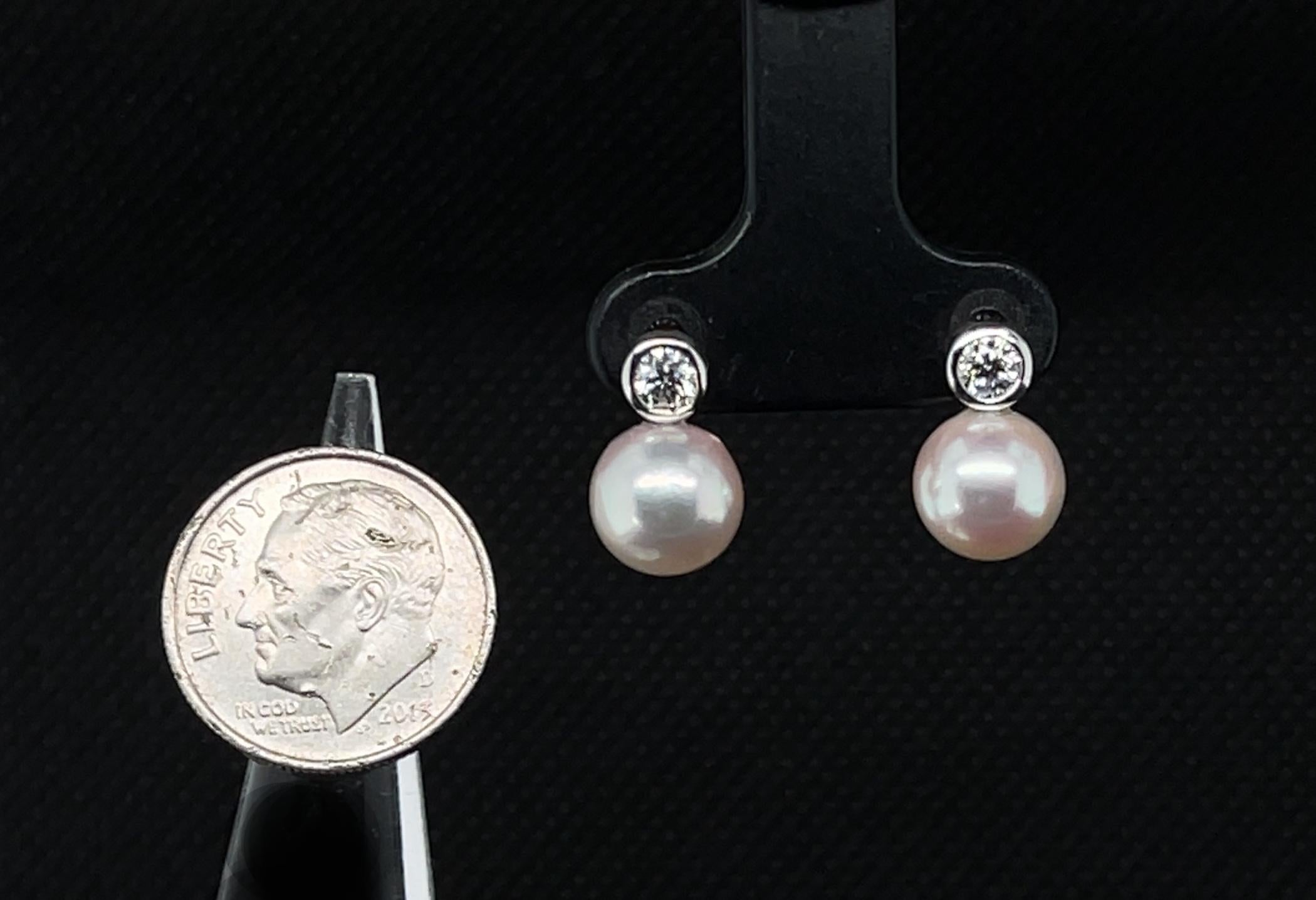 Akoya-Ohrstecker mit Perle und .30 Karat Diamant in Weißgold-Lünette 4