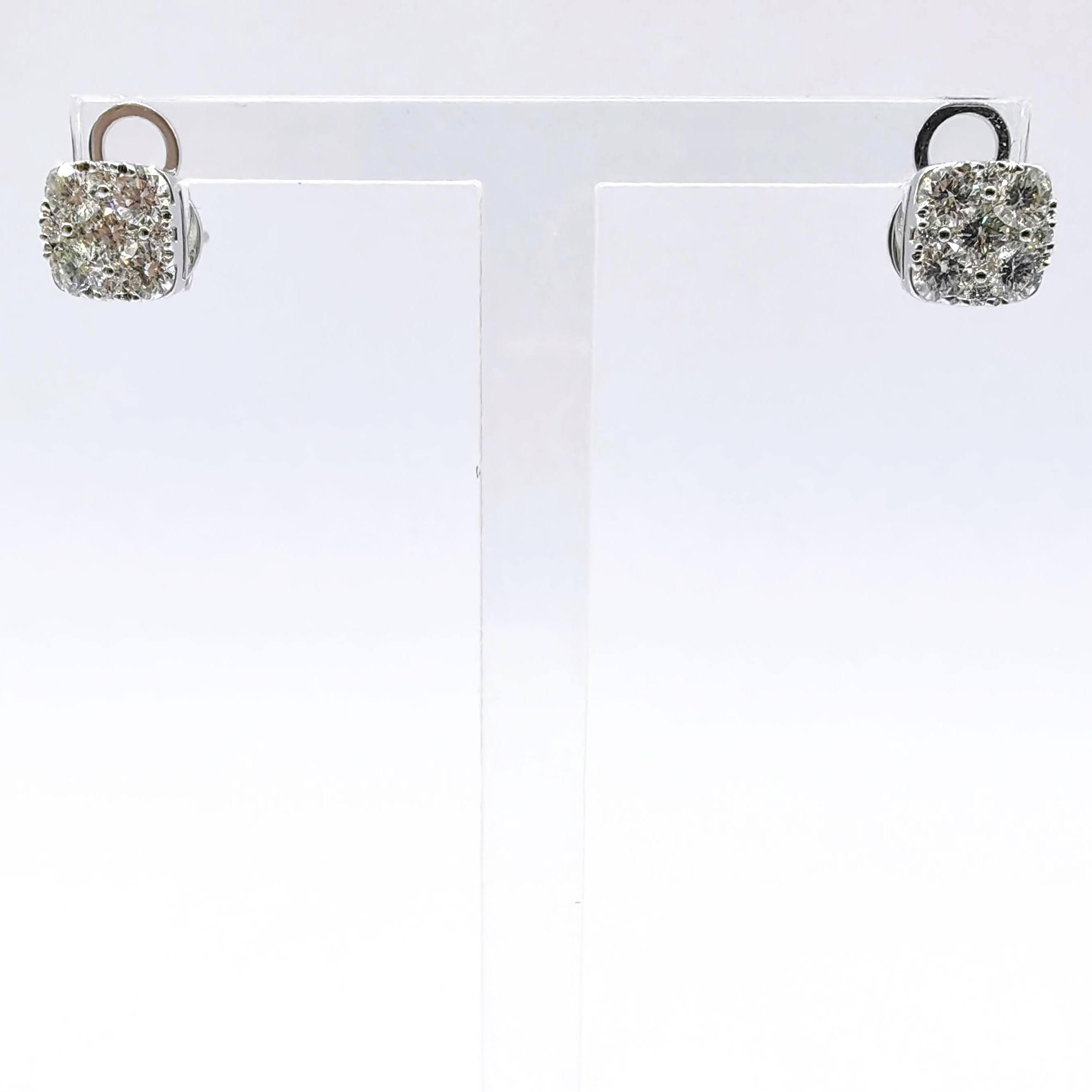 Strahlen Sie mit diesen 8 mm Cushion Illusion Round Diamond Cluster Ohrsteckern, die sorgfältig aus luxuriösem 18 Karat Weißgold gefertigt sind. Mit einer Größe von ca. 8 mm × 8 mm (0,31 Zoll × 0,31 Zoll) schaffen diese exquisiten Ohrstecker die