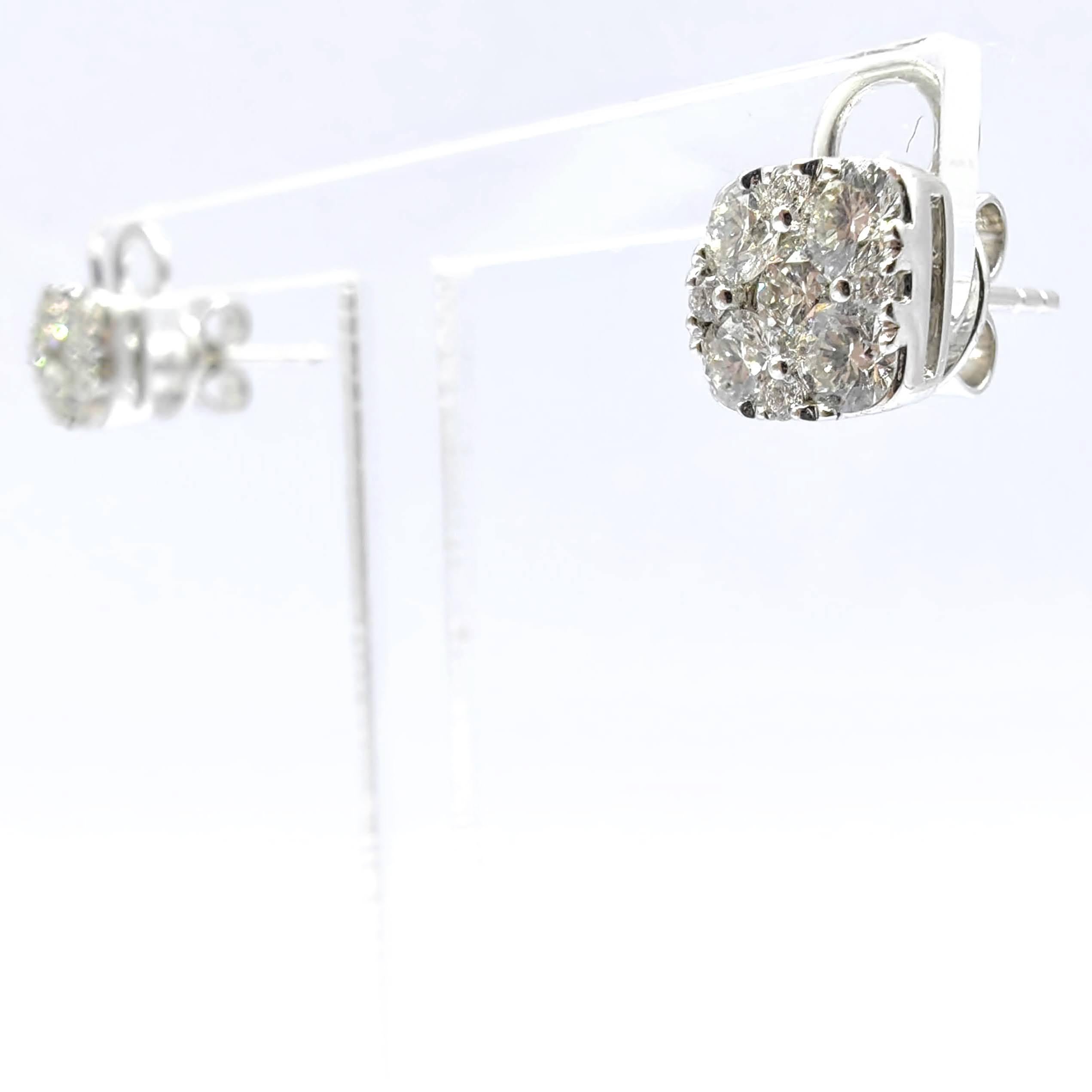 8mm Cushion Illusion Round Diamond Cluster Ohrstecker aus 18K Weißgold (Zeitgenössisch) im Angebot