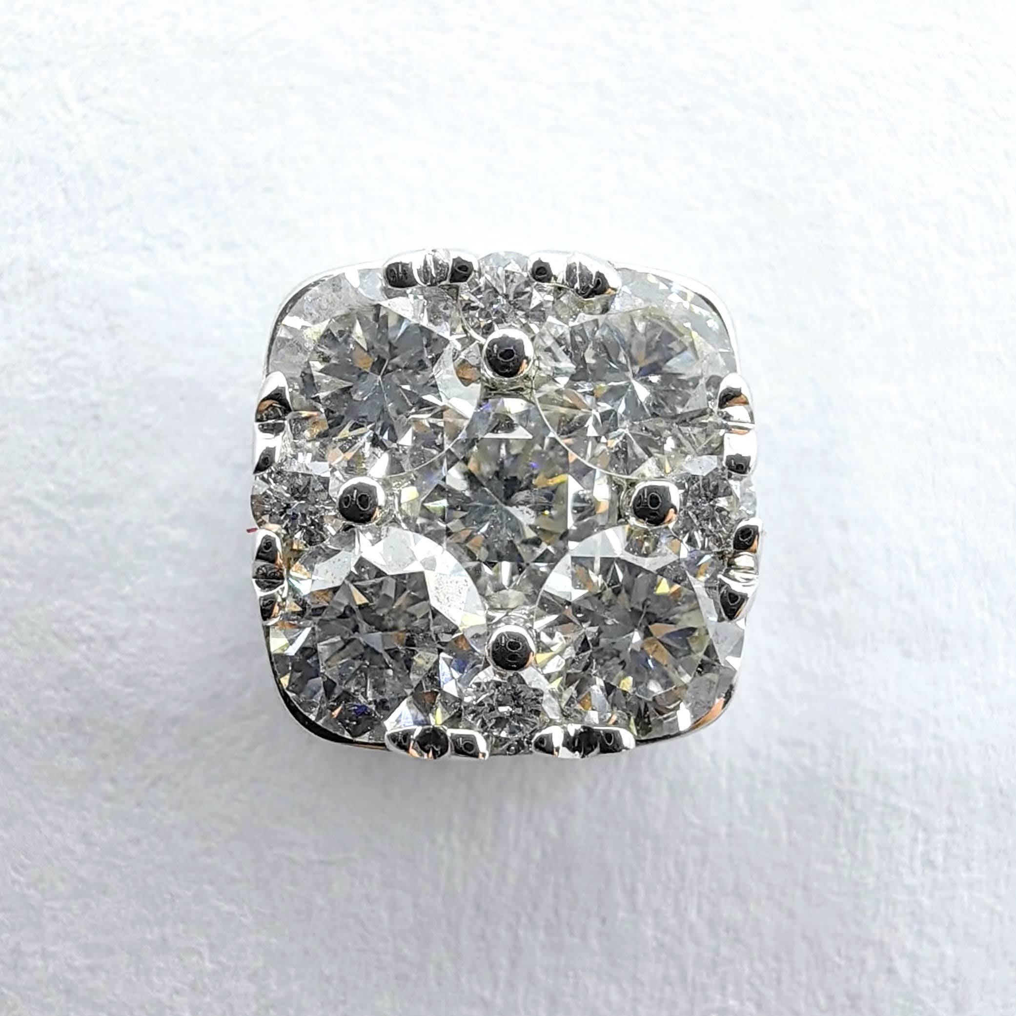 8mm Cushion Illusion Round Diamond Cluster Ohrstecker aus 18K Weißgold im Angebot 1