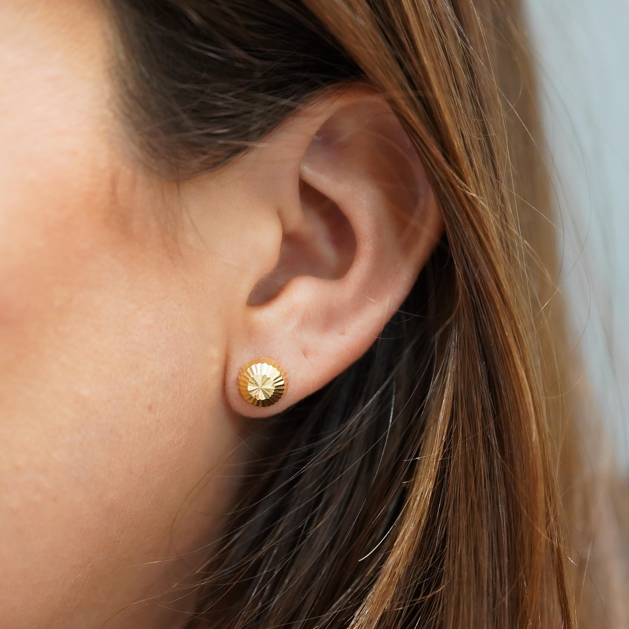 8mm Halbkugel Kugel 14K Gold Diamantschliff Ohrstecker im Angebot 1