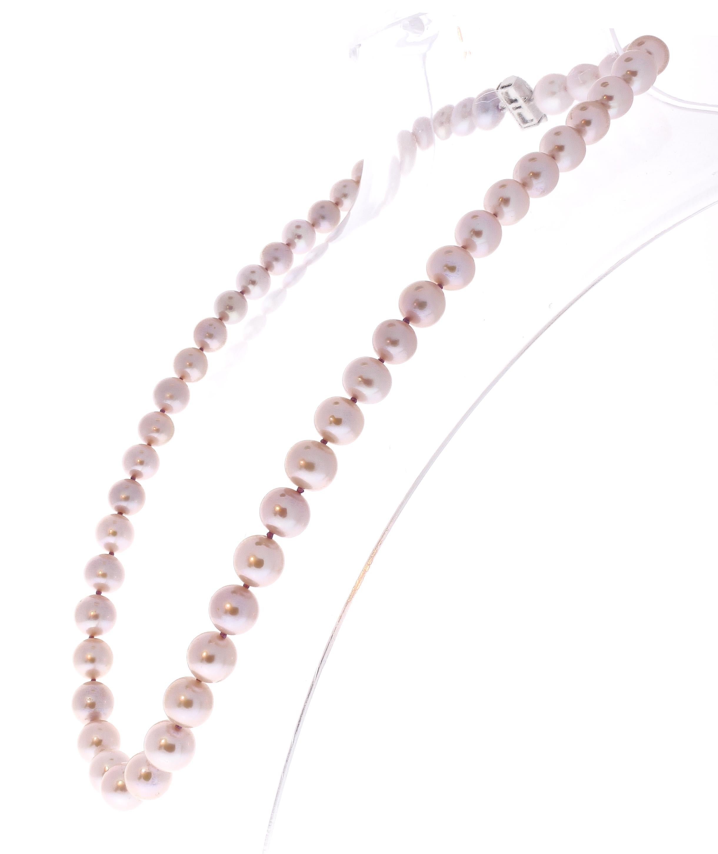 Lavender Cultured Pearls and Diamond 14 Karat White Gold Necklace In New Condition In Chicago, IL