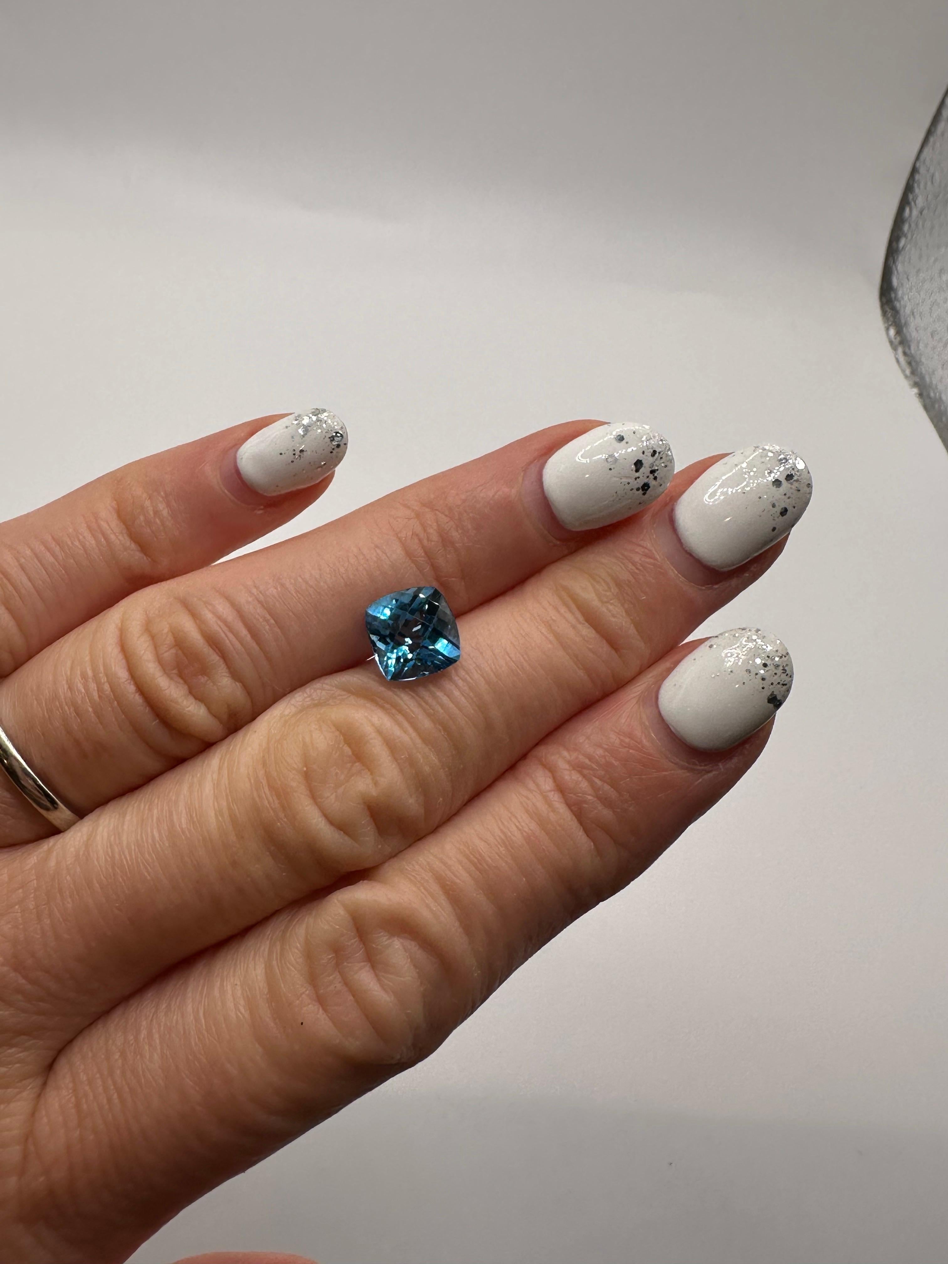 8 mm Schweizer Blautopas-Kissen, kariert, natürlich, zertifiziert im Zustand „Neu“ im Angebot in Boca Raton, FL