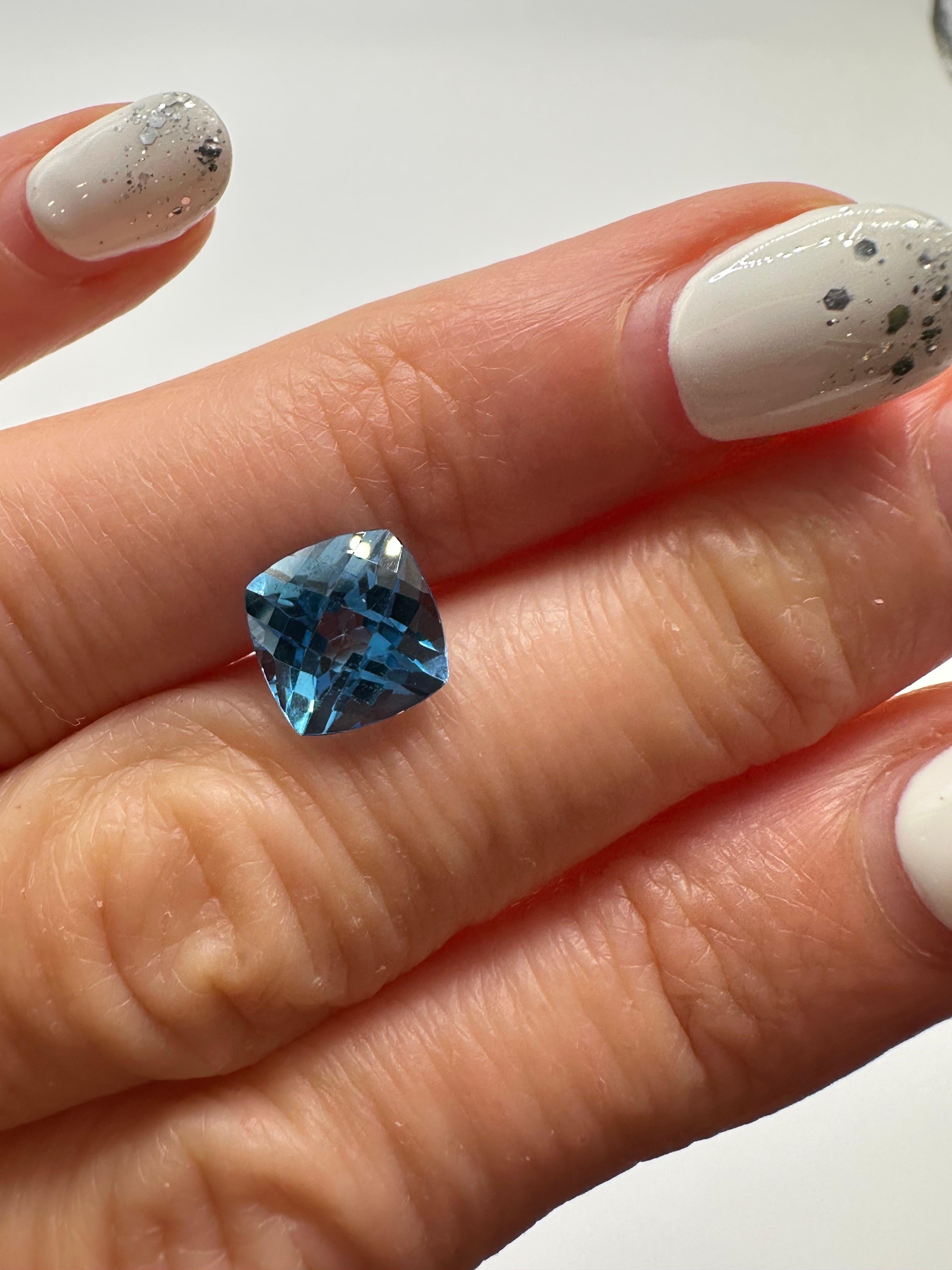 8 mm Schweizer Blautopas-Kissen, kariert, natürlich, zertifiziert für Damen oder Herren im Angebot
