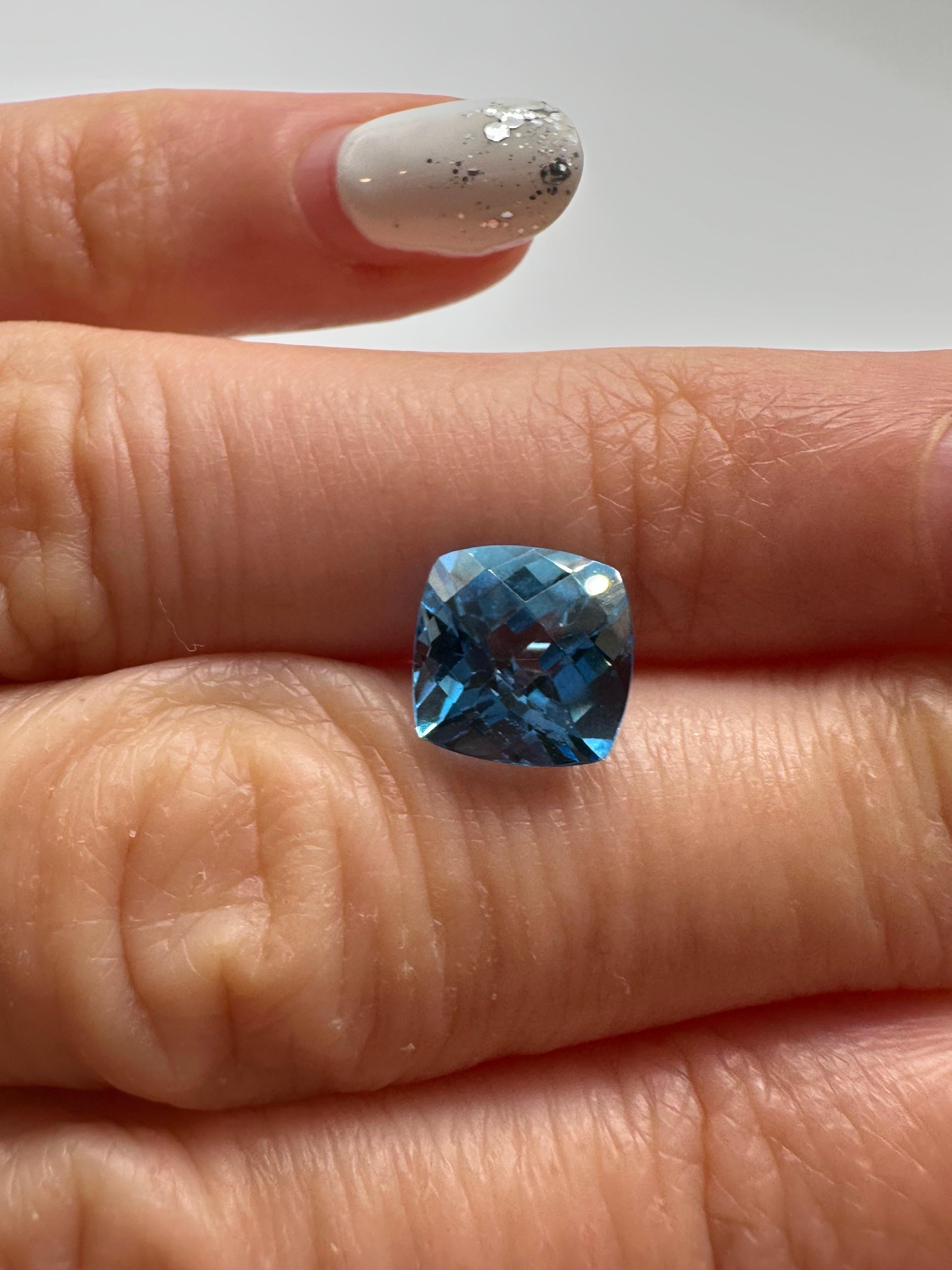 8 mm Schweizer Blautopas-Kissen, kariert, natürlich, zertifiziert im Angebot 1