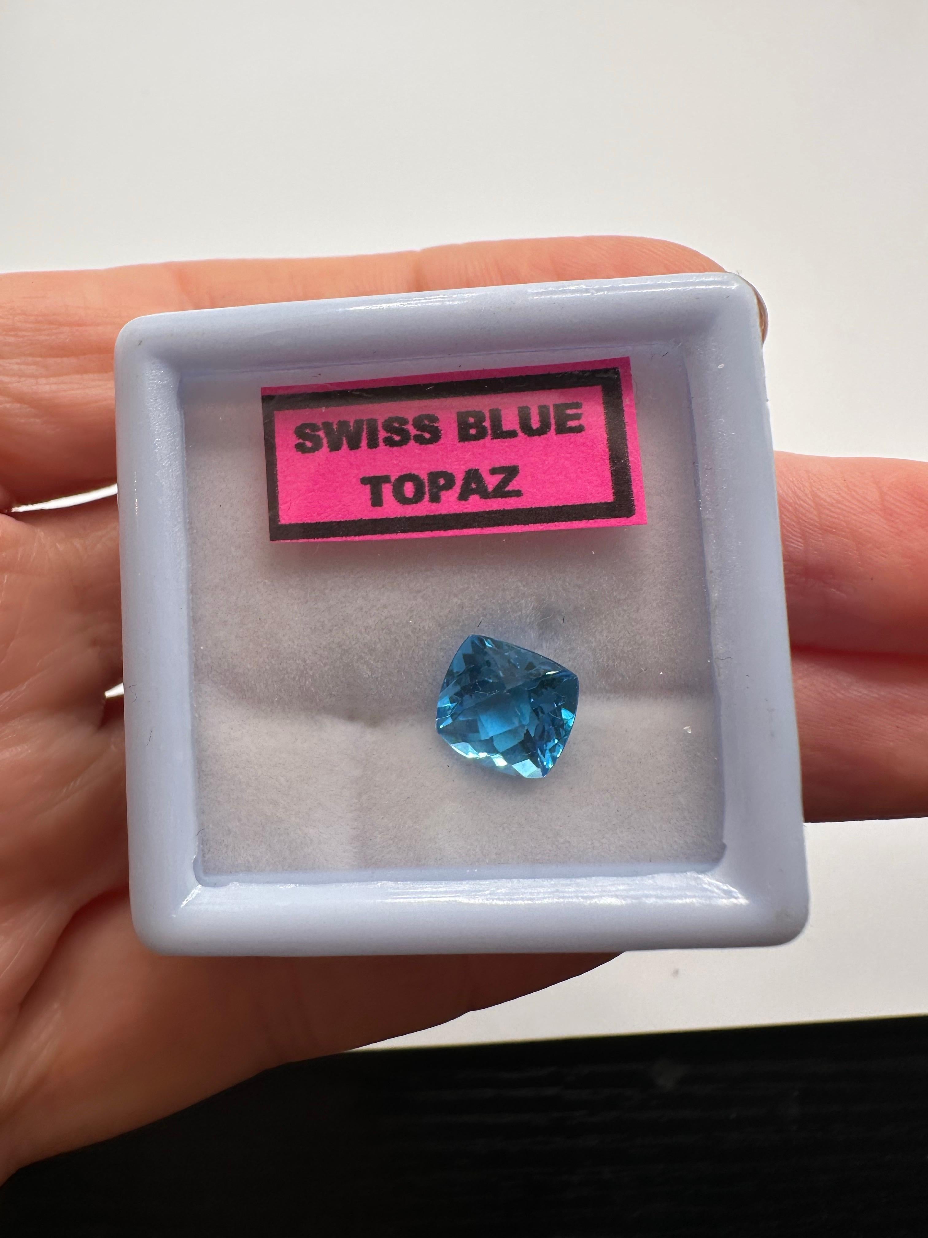 8 mm Schweizer Blautopas-Kissen, kariert, natürlich, zertifiziert im Angebot 2
