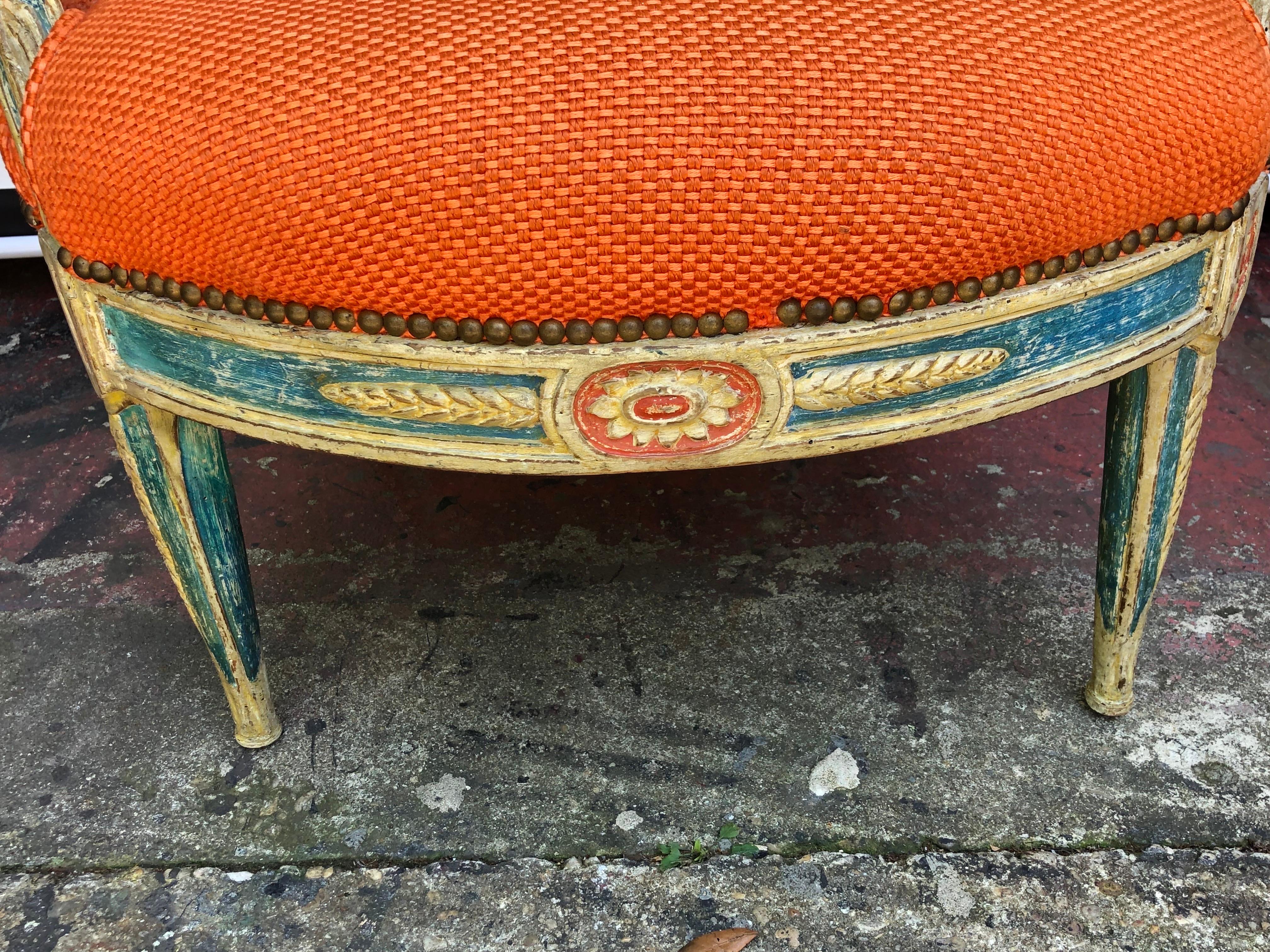 18. Jh. Zwei italienische Sessel mit klassizistischem Farbdekor (18. Jahrhundert) im Angebot