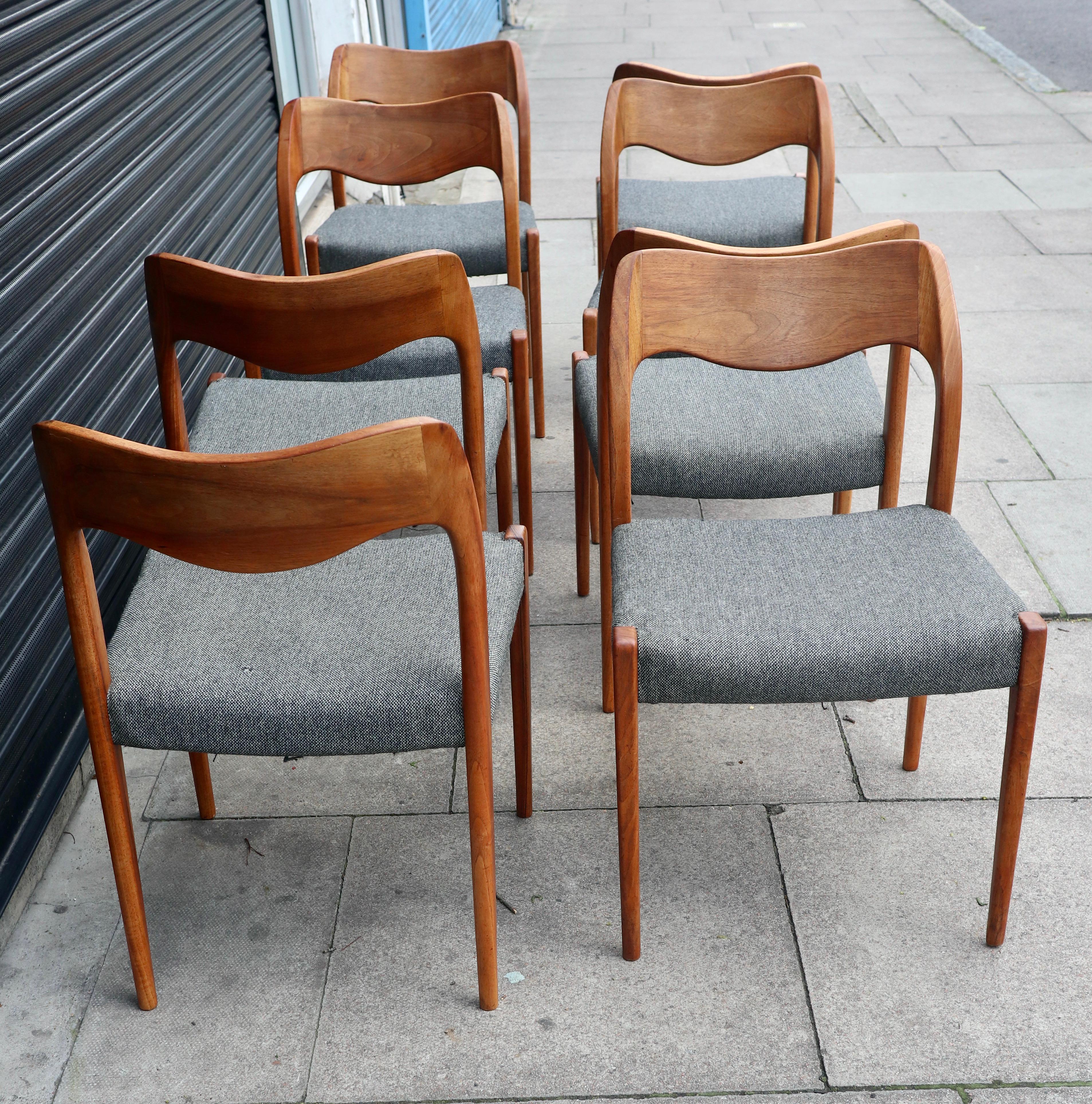 8x 1950/60s Niels. O Moller 71 Dining Chairs for J.L. Mollers in walnut For Sale 3