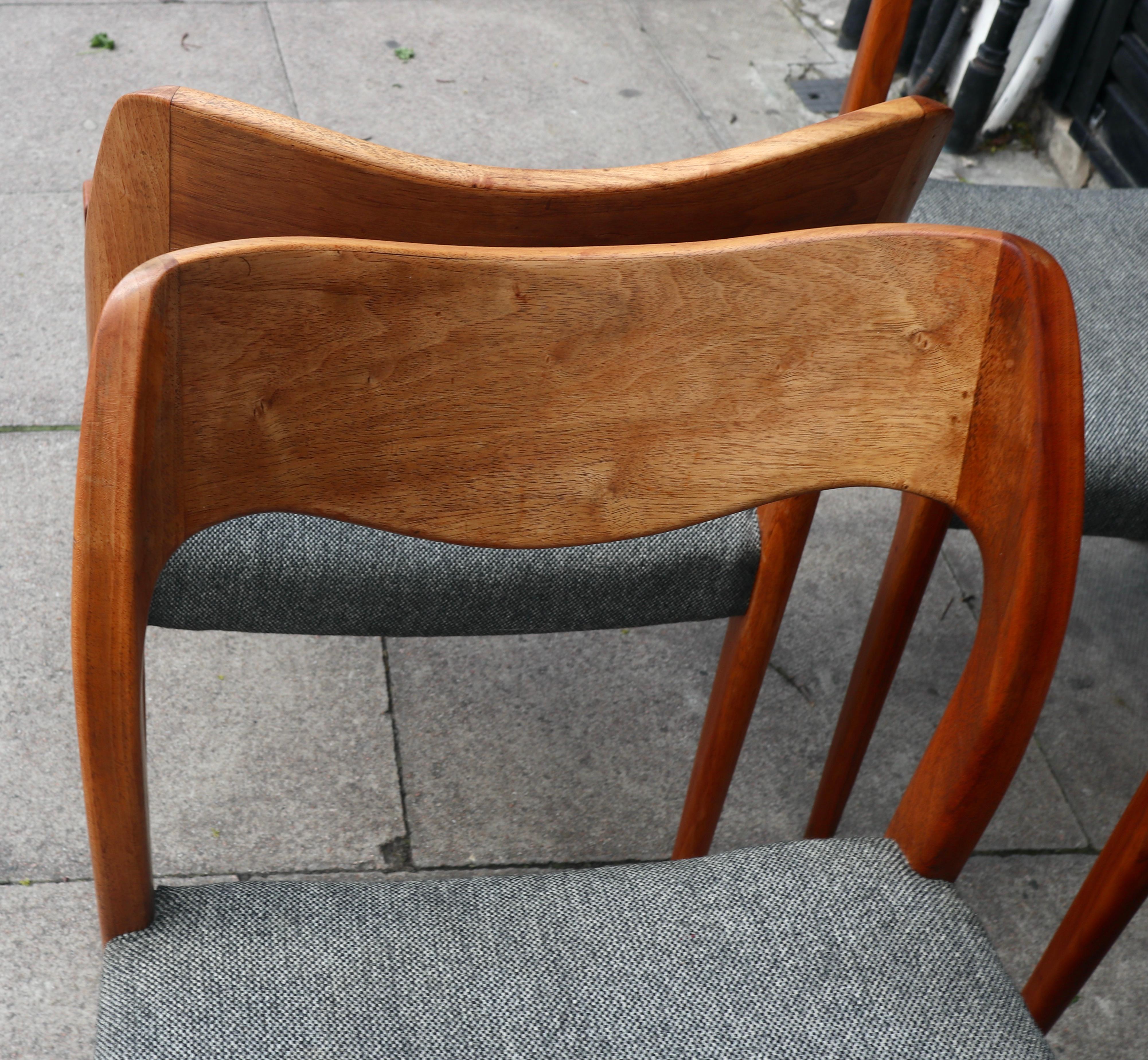 8x 1950/60s Niels. O Moller 71 Dining Chairs for J.L. Mollers in walnut For Sale 5