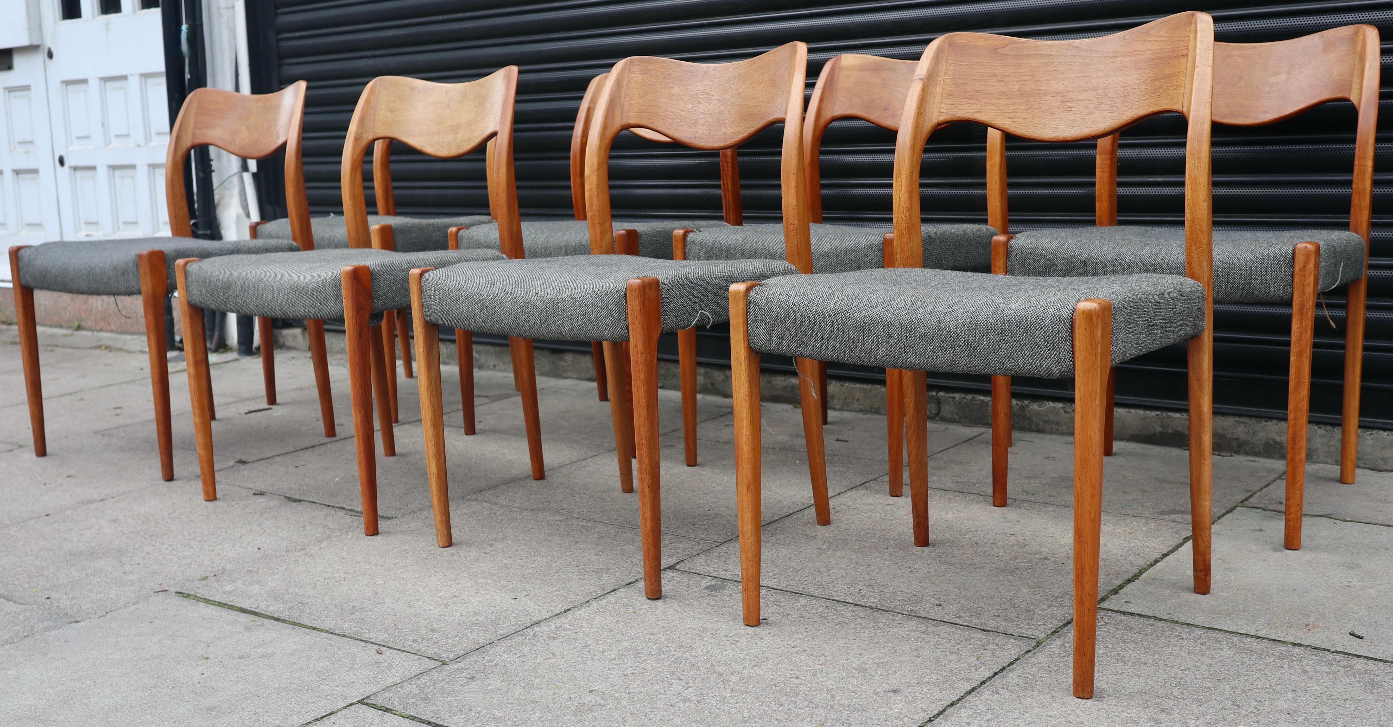 8x 1950/60s Niels. O Moller 71 Dining Chairs for J.L. Mollers in walnut For Sale 7