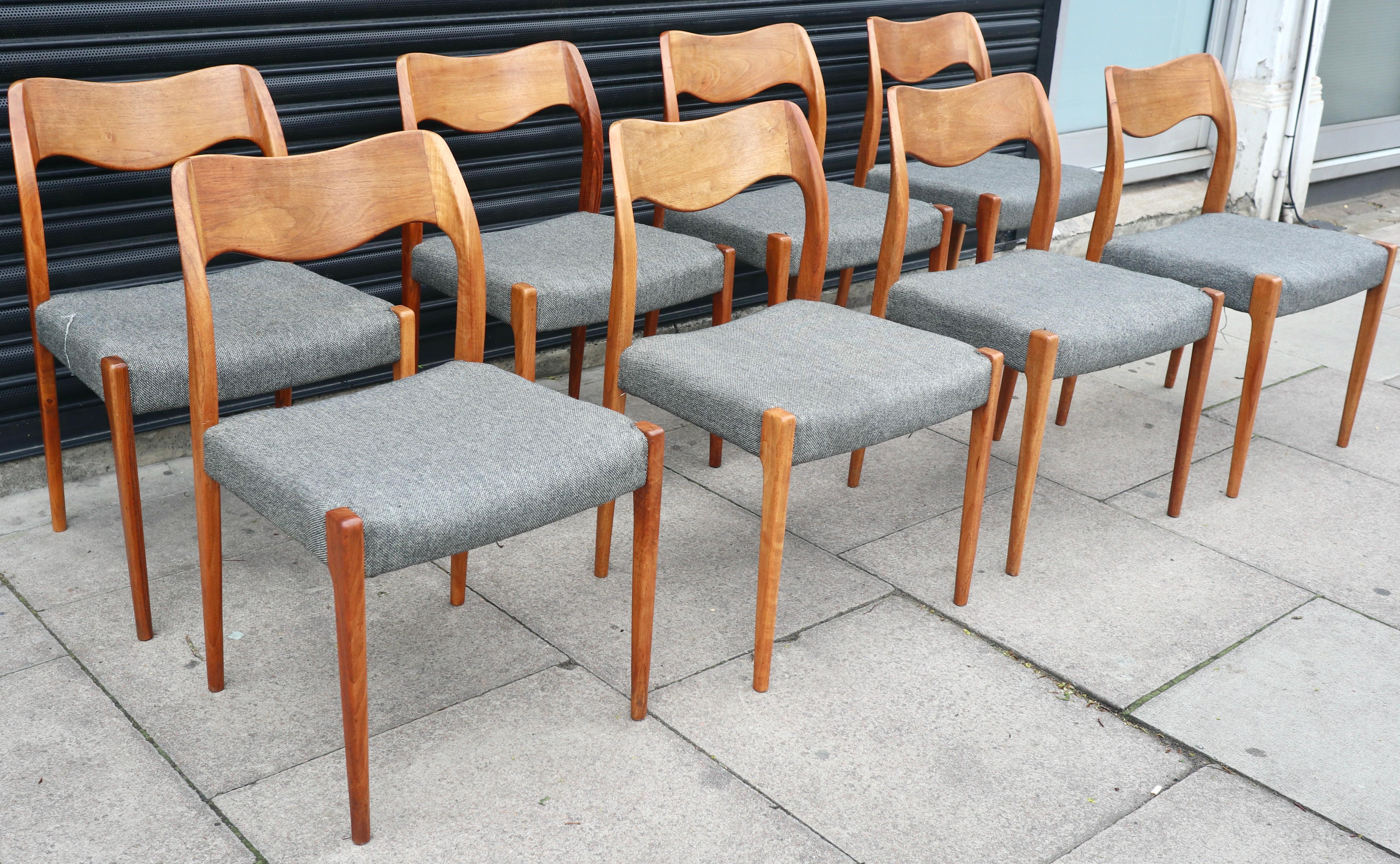 8x 1950/60s Niels. O Moller 71 Dining Chairs for J.L. Mollers in walnut For Sale 8